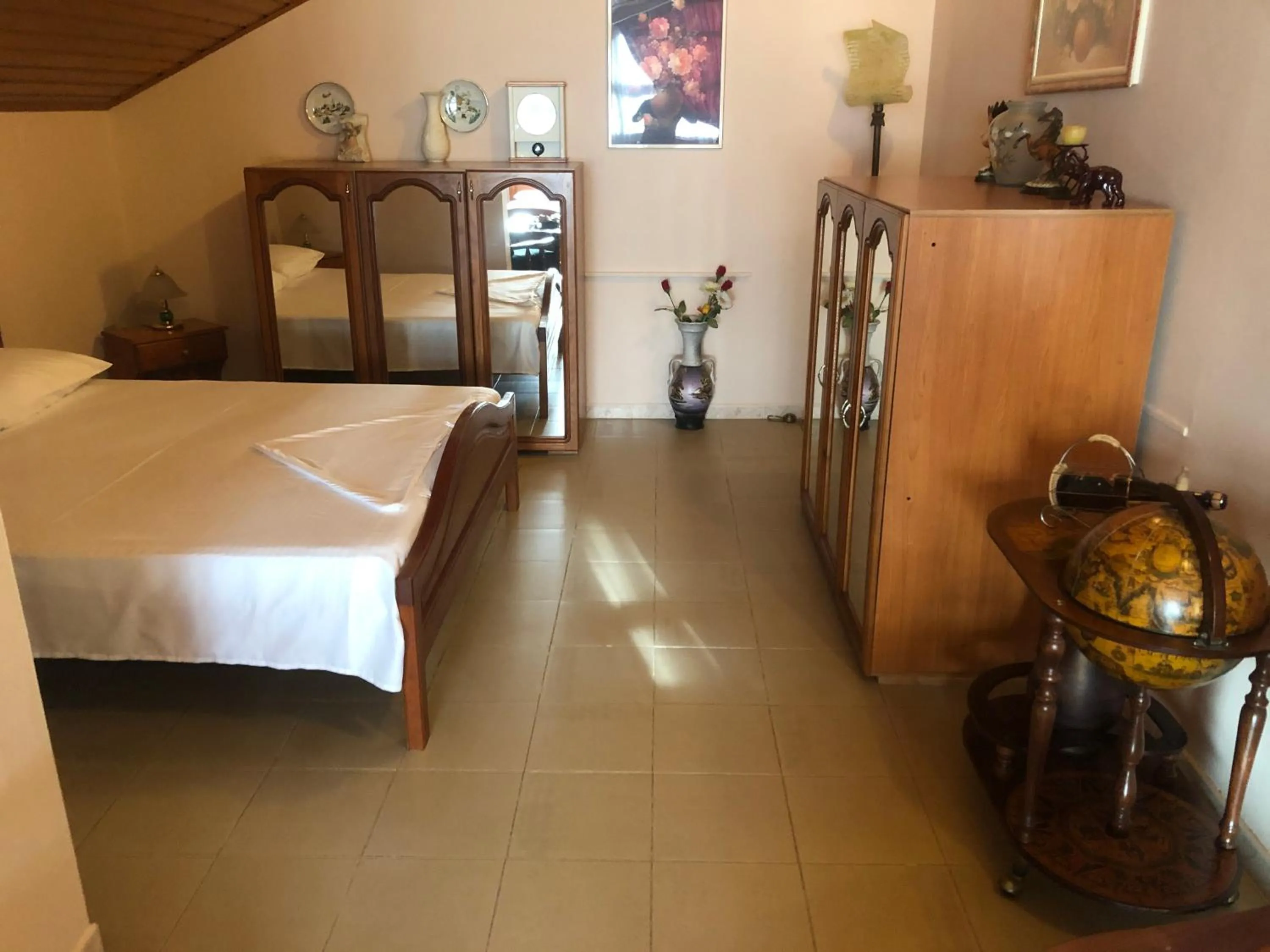 Bed in VILLA PEPETO Durres Albania