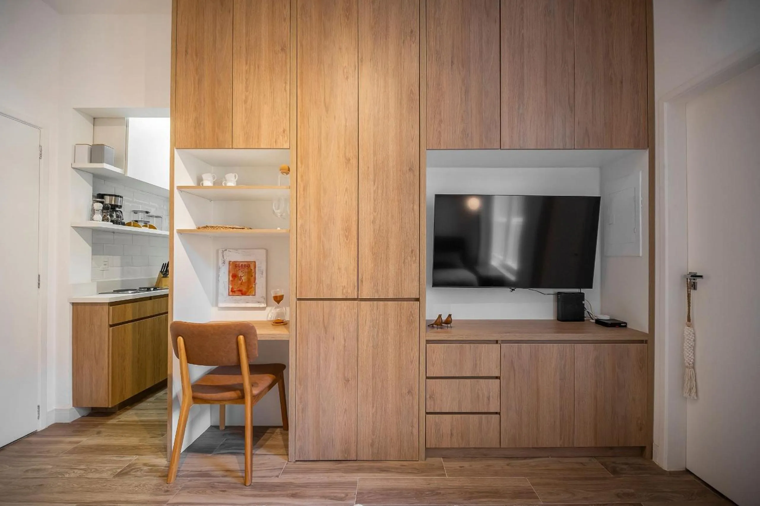 Living room in Conforto e praticidade na Gávea