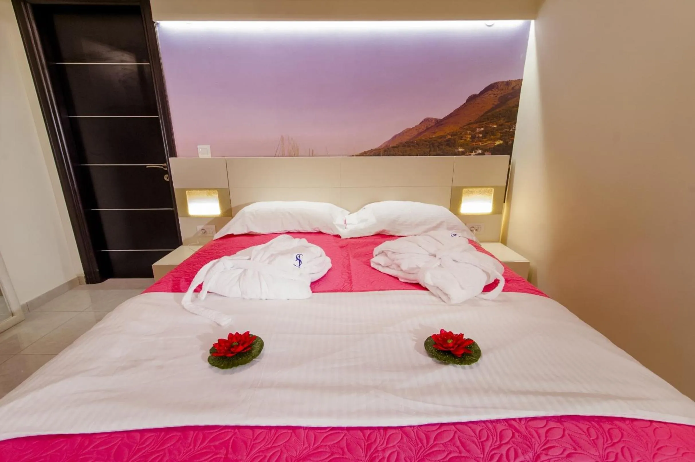 Bedroom, Bed in All Saints Villas