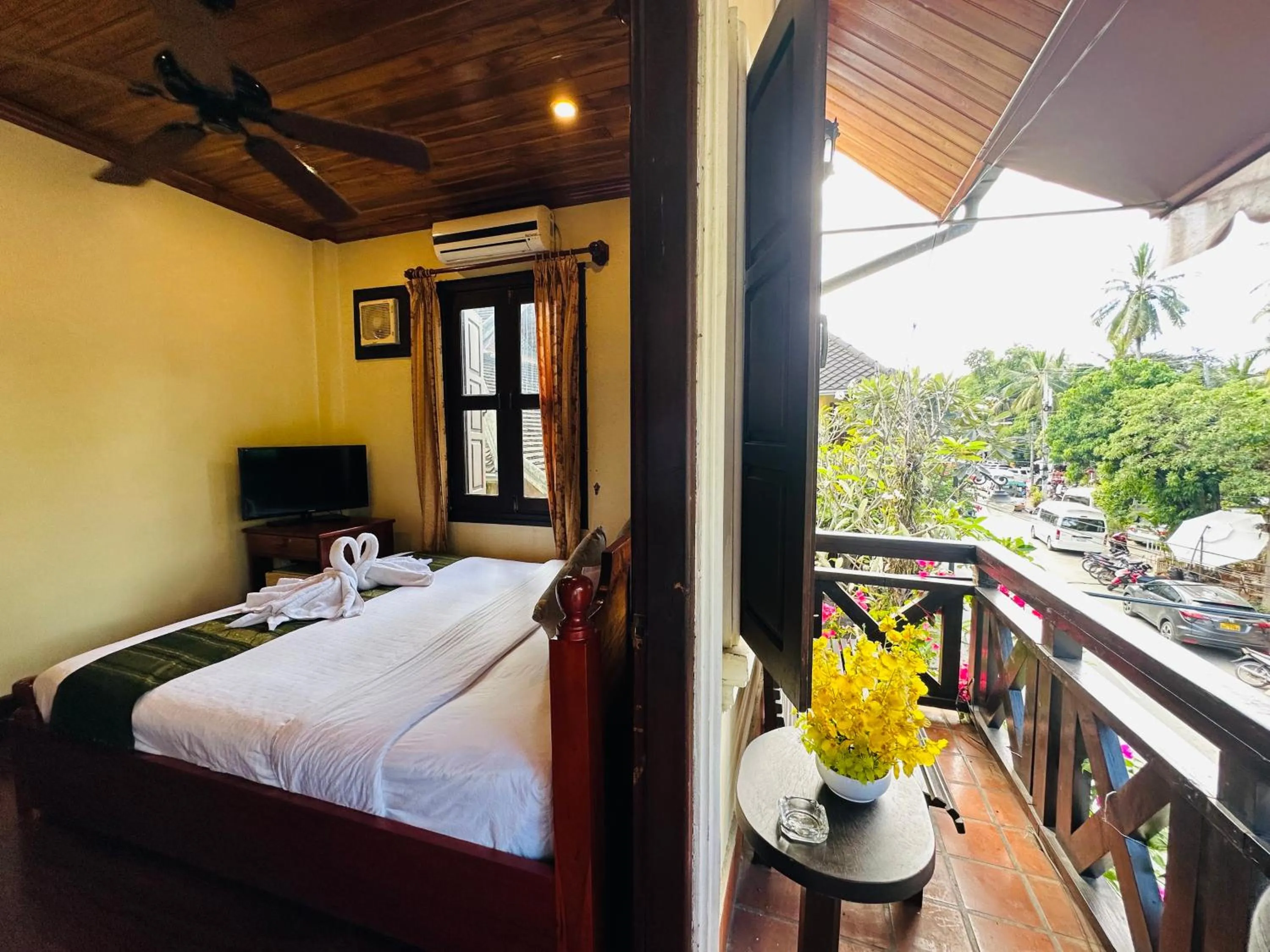 Communal lounge/ TV room, Bed in Anisa Mekong Riverside Villa