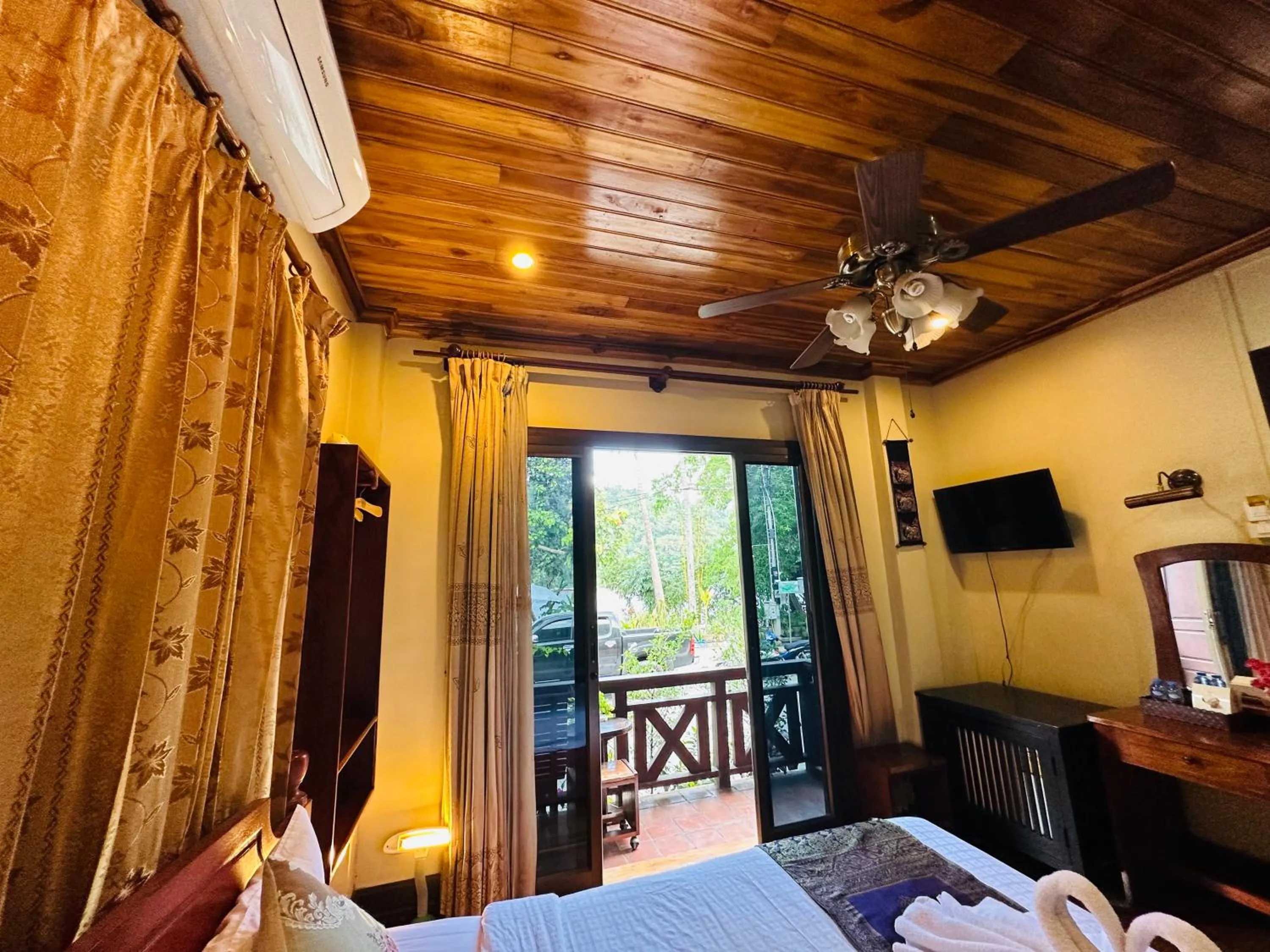 Communal lounge/ TV room, Bed in Anisa Mekong Riverside Villa