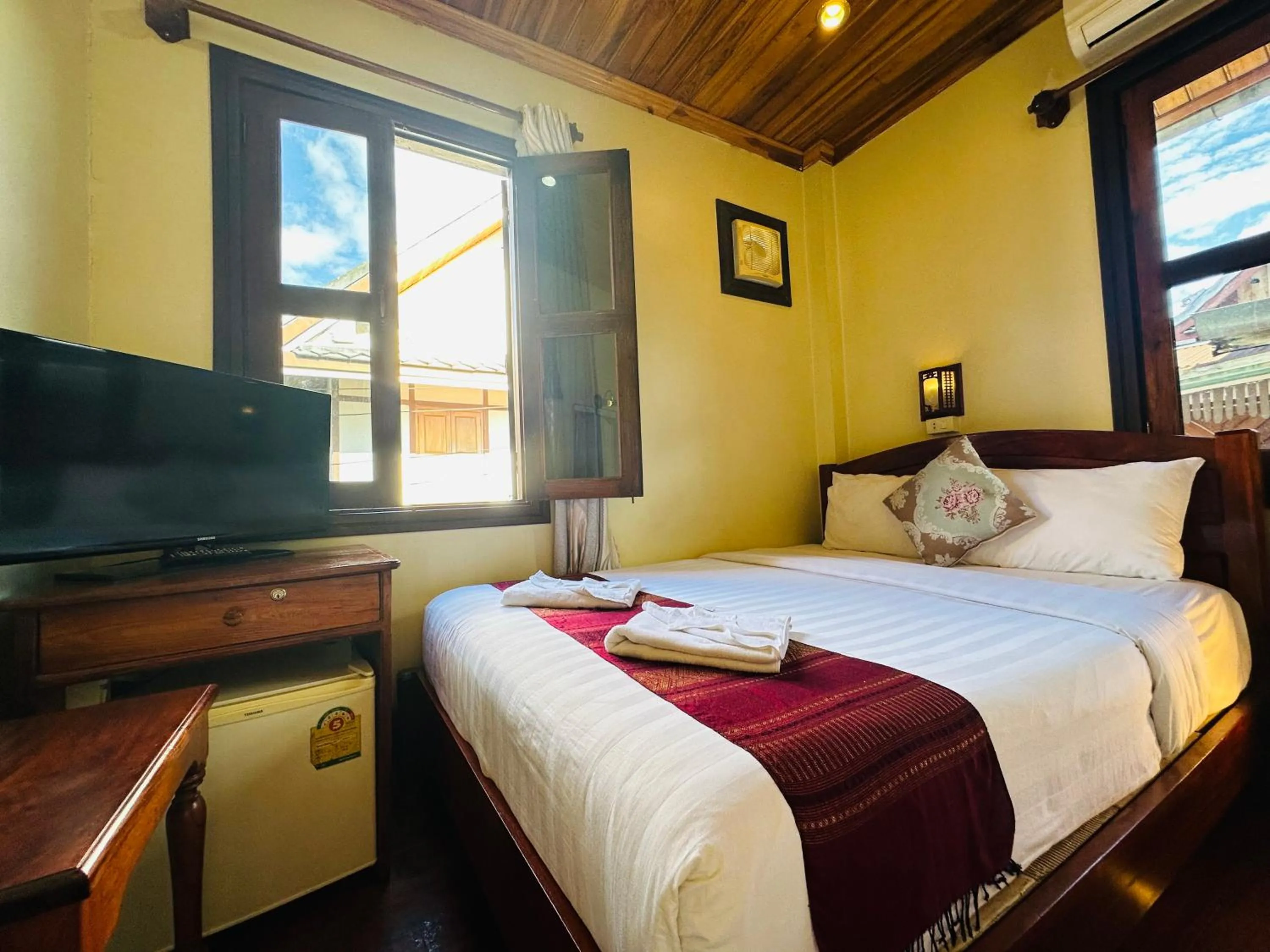 Communal lounge/ TV room, Bed in Anisa Mekong Riverside Villa