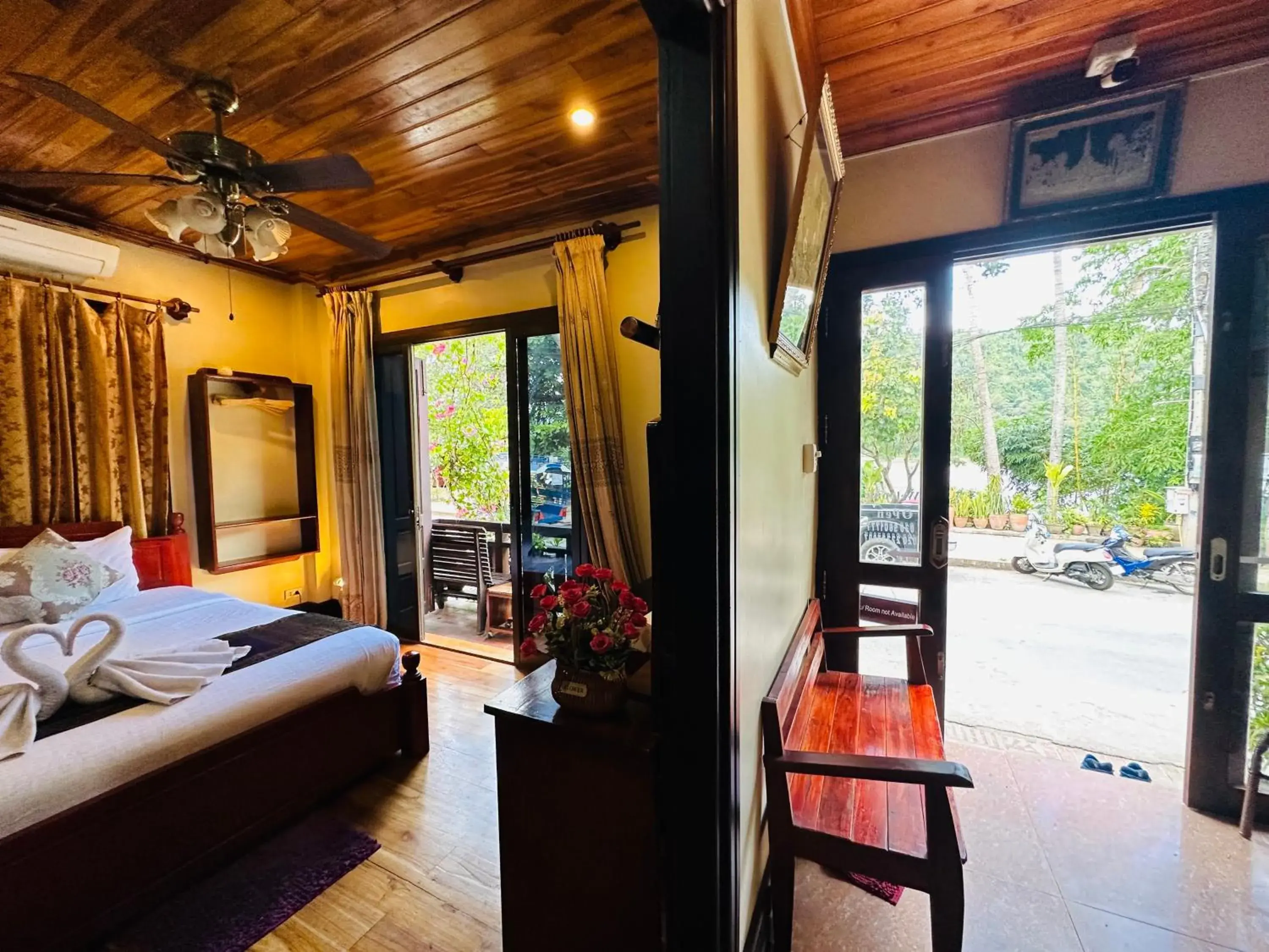 Bed in Anisa Mekong Riverside Villa Bed in Anisa Mekong Riverside Villa