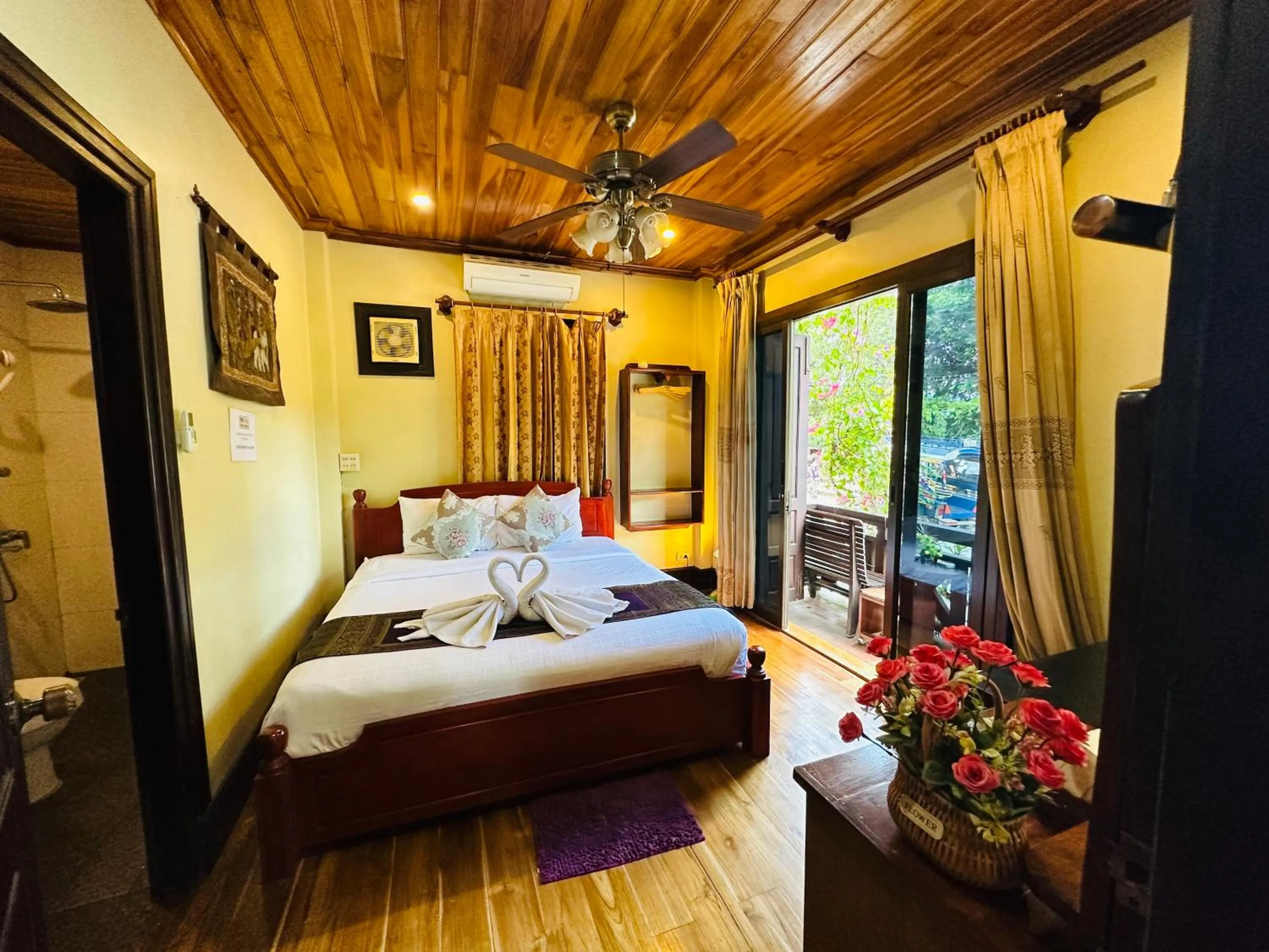 Bed in Anisa Mekong Riverside Villa