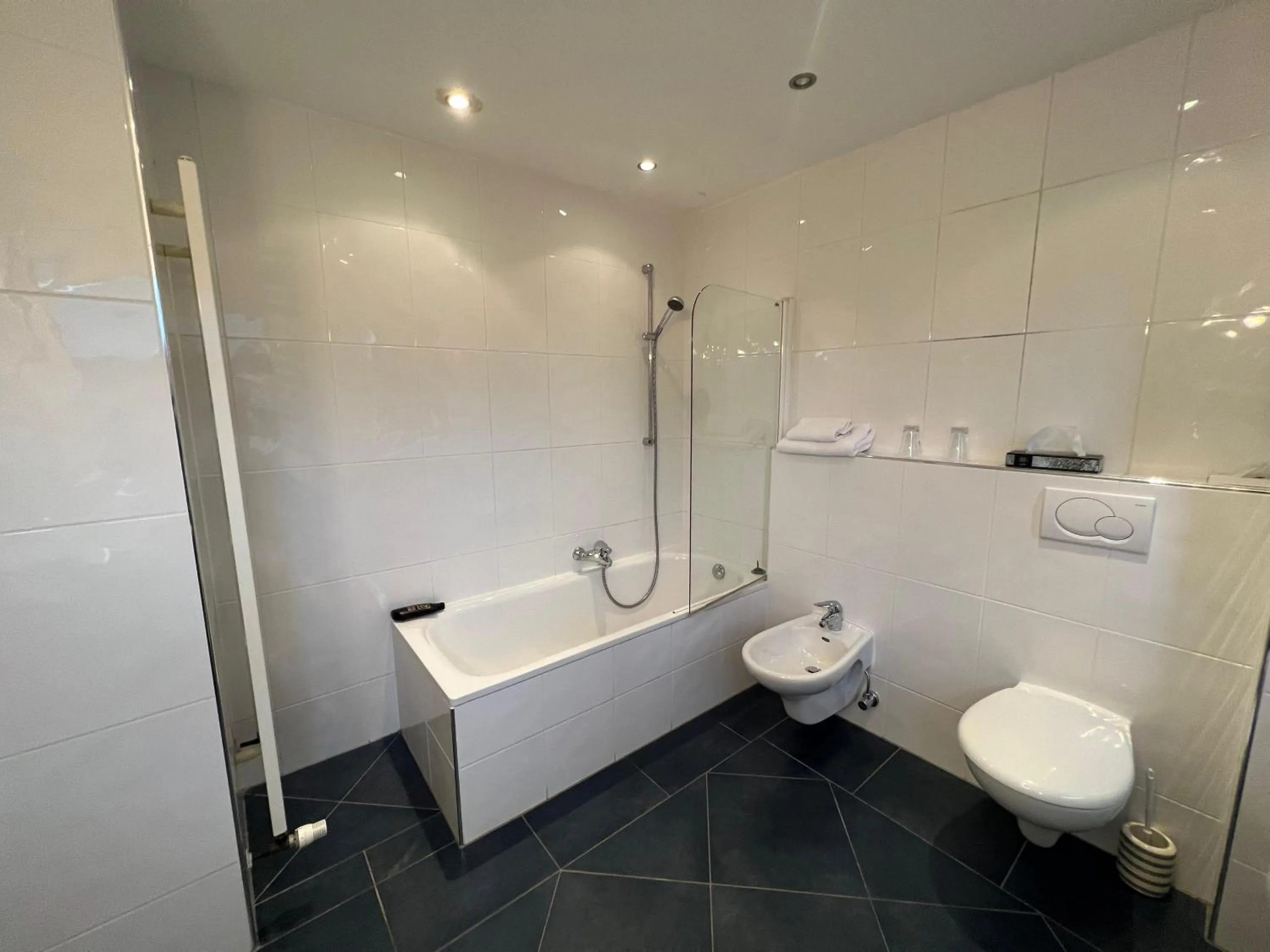 Toilet in Hotel 9-enhof