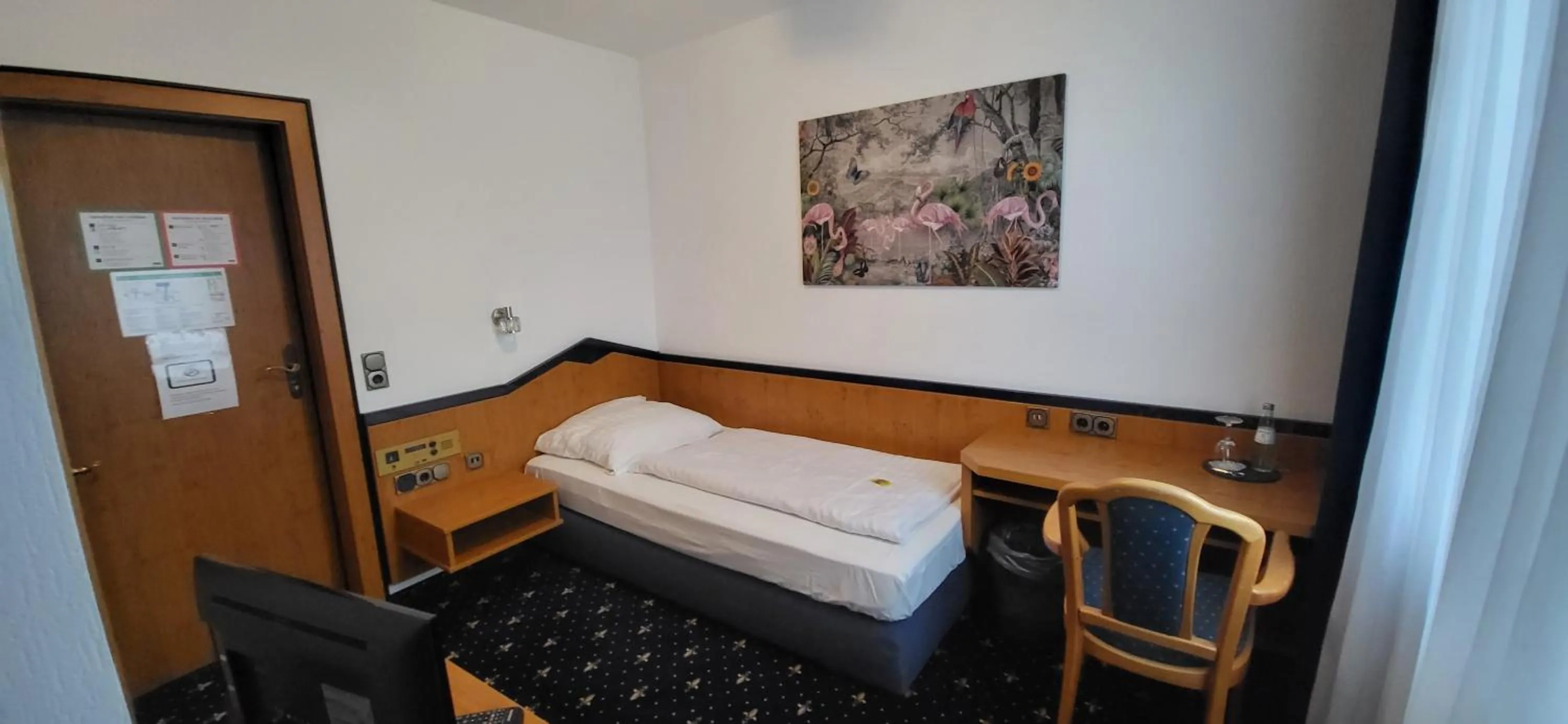 Bedroom, Bed in Hotel 9-enhof