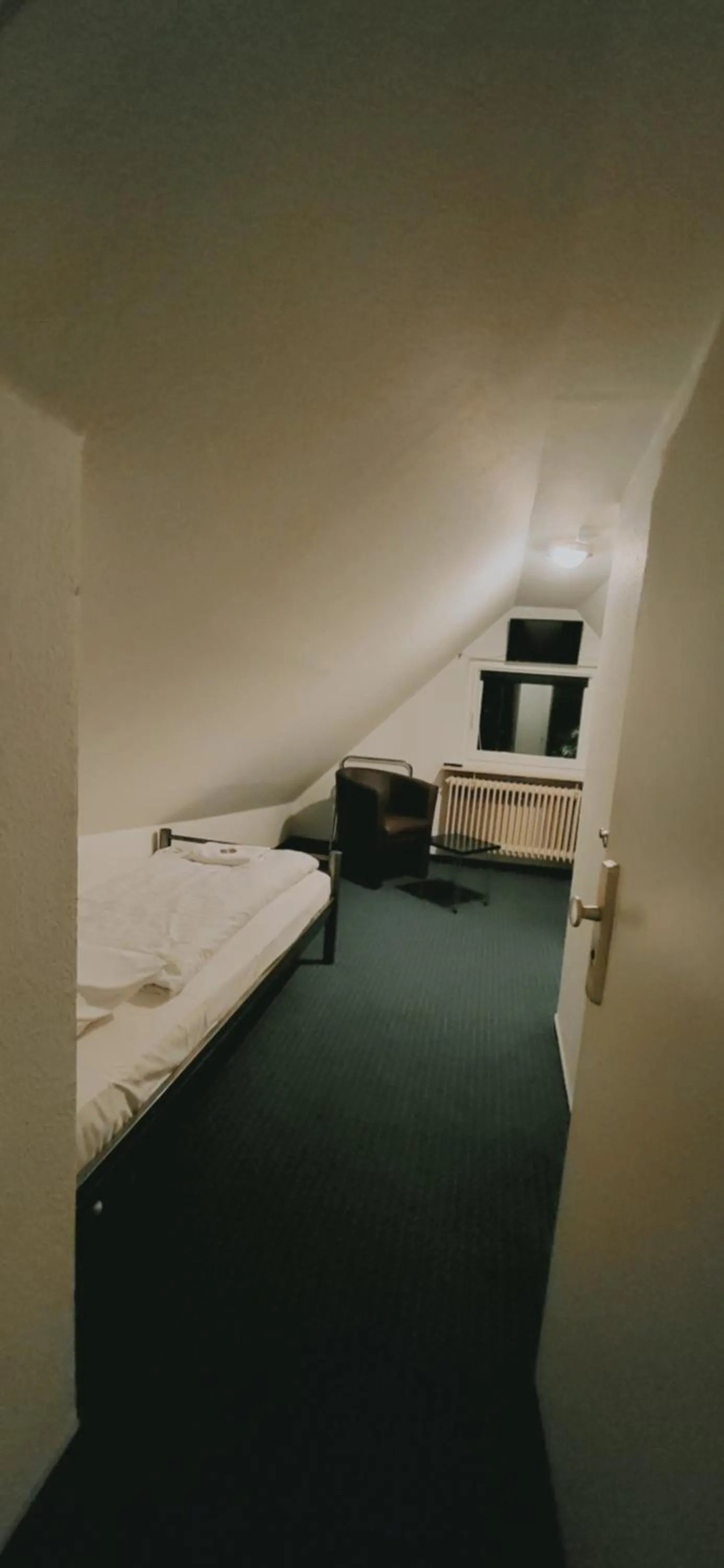 Photo of the whole room, Bed in Hotel 9-enhof