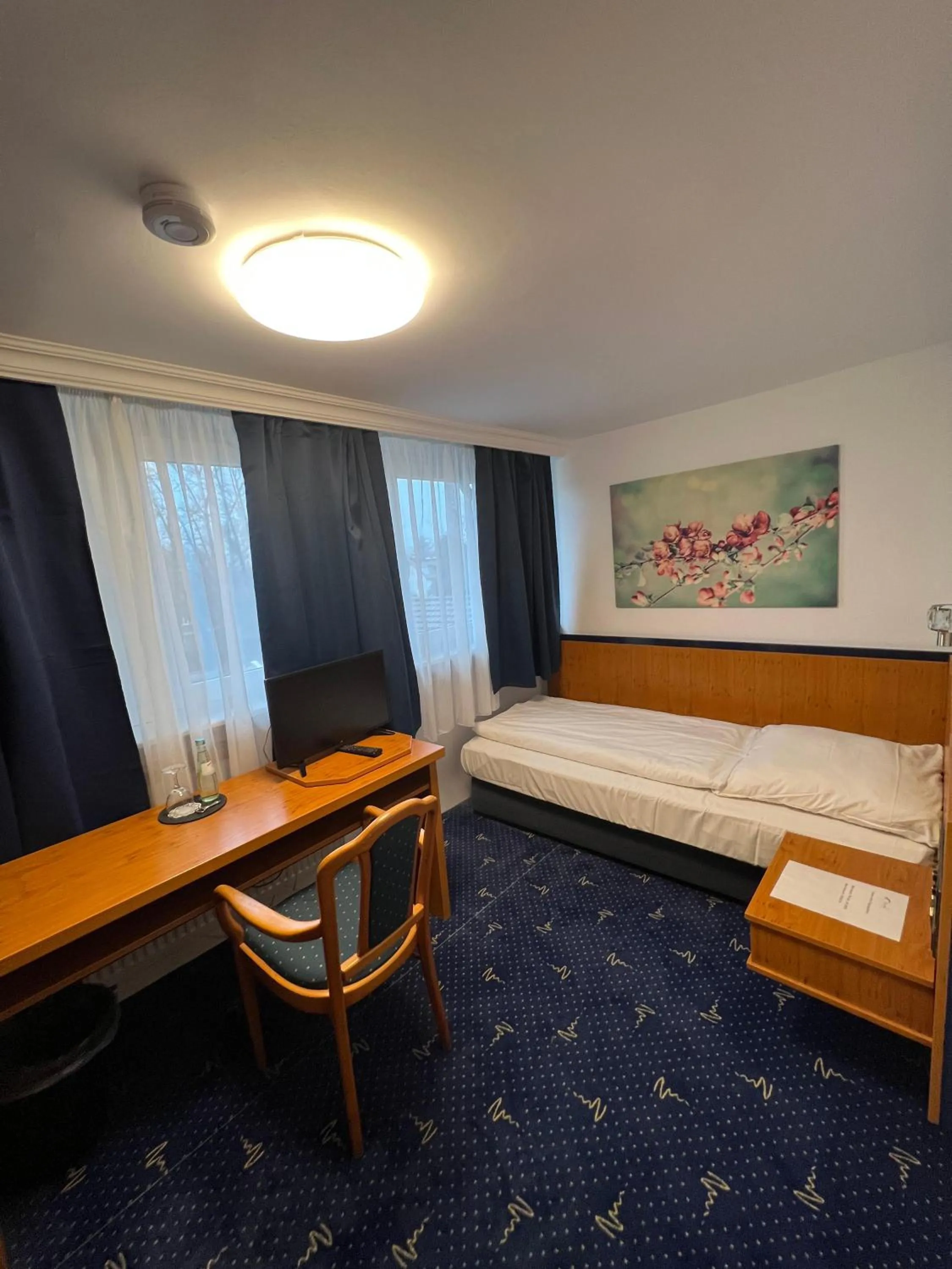 Bedroom, Bed in Hotel 9-enhof