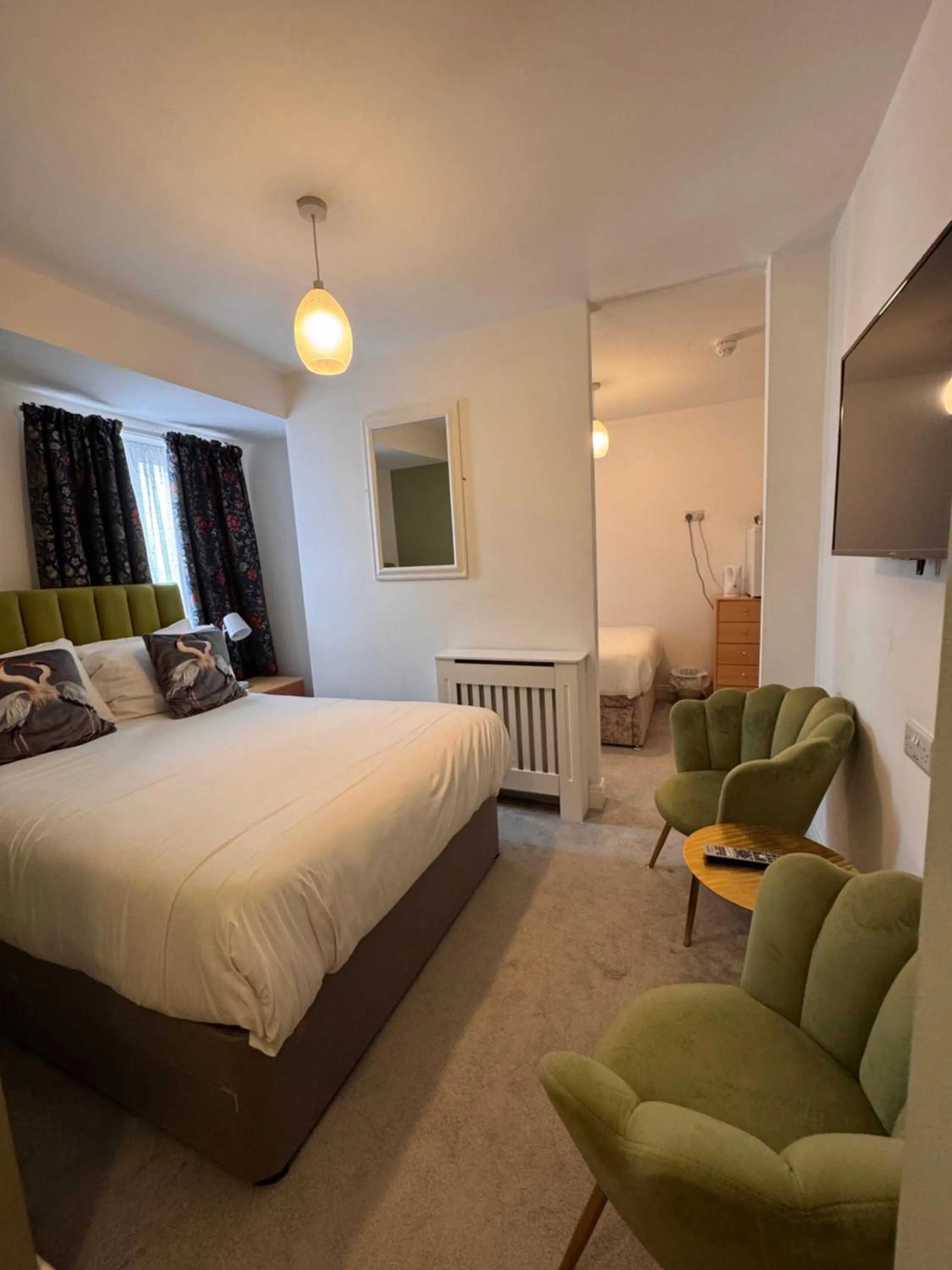 Photo of the whole room, Bed in The Scala Hotel