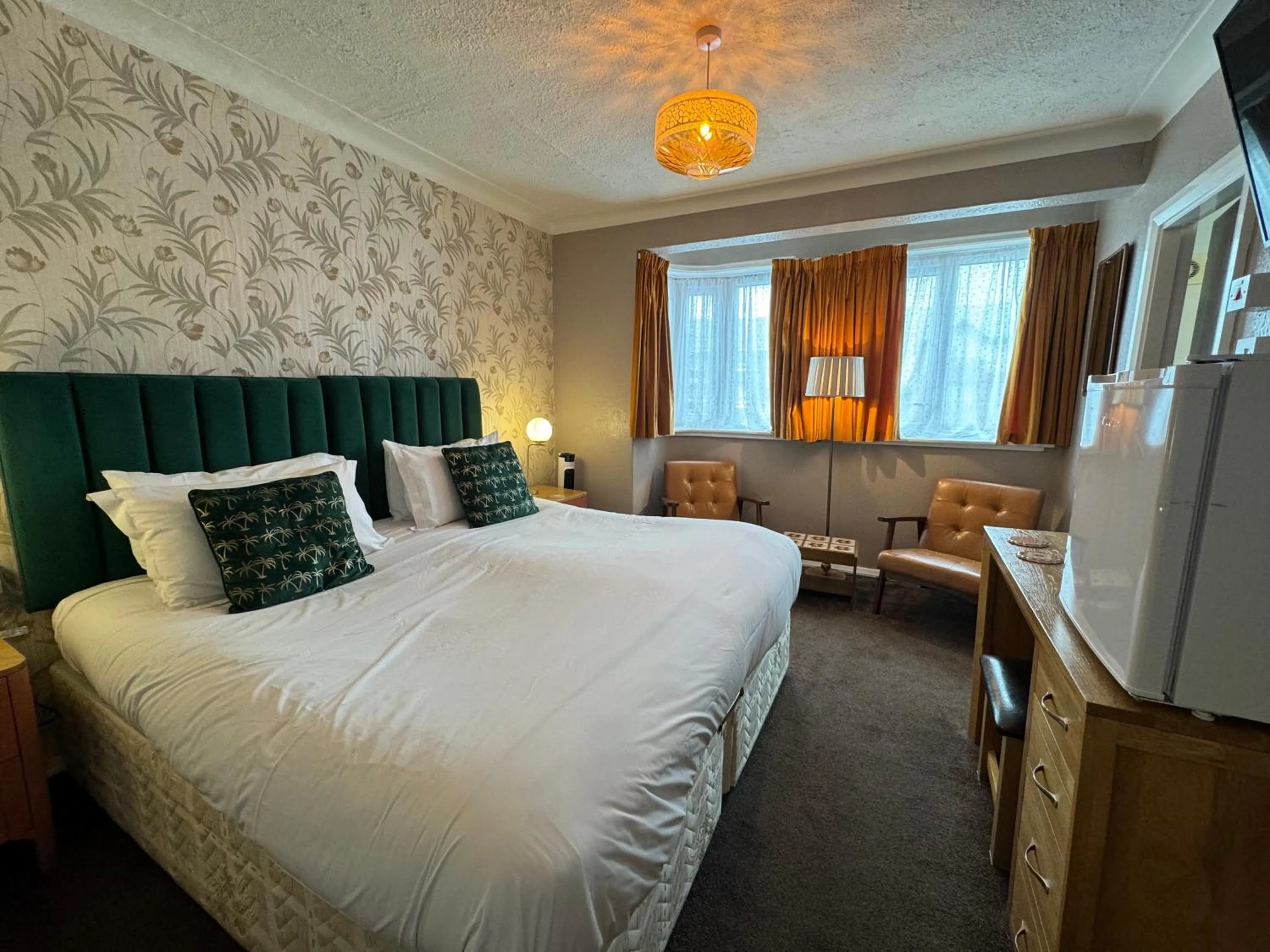 Photo of the whole room, Bed in The Scala Hotel