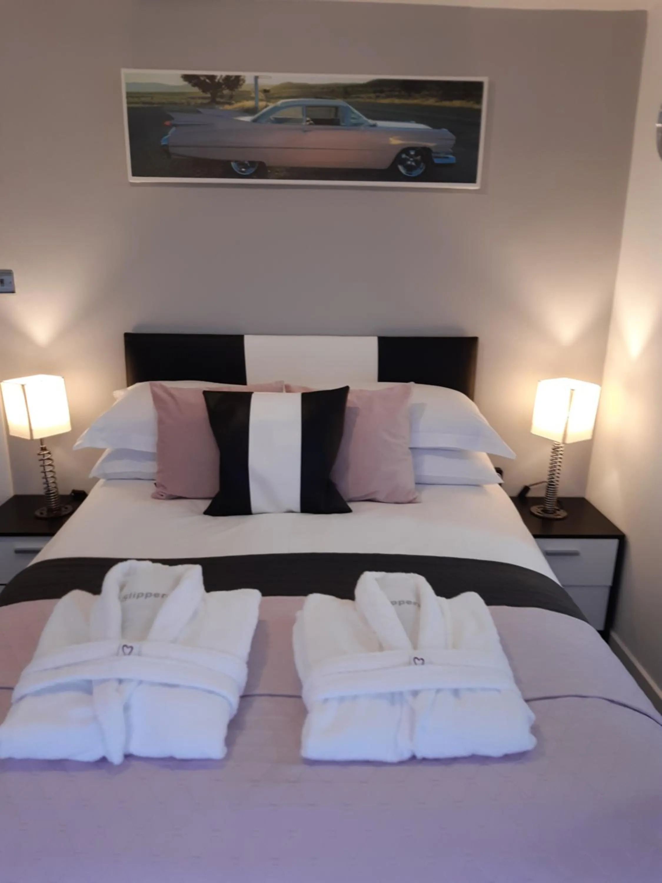 Bedroom, Bed in Cadillac Kustomz Guest House