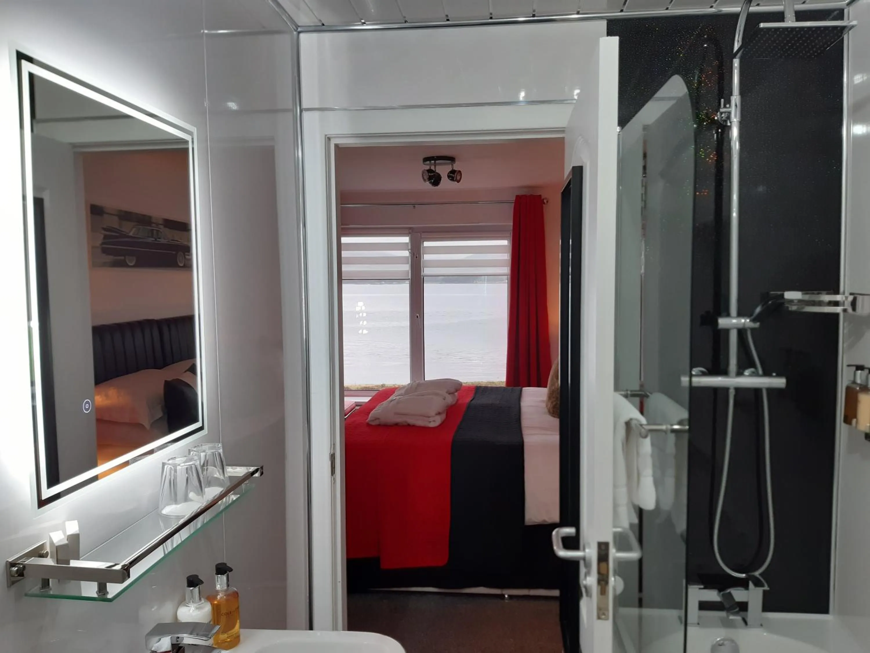 Bathroom in Cadillac Kustomz Guest House