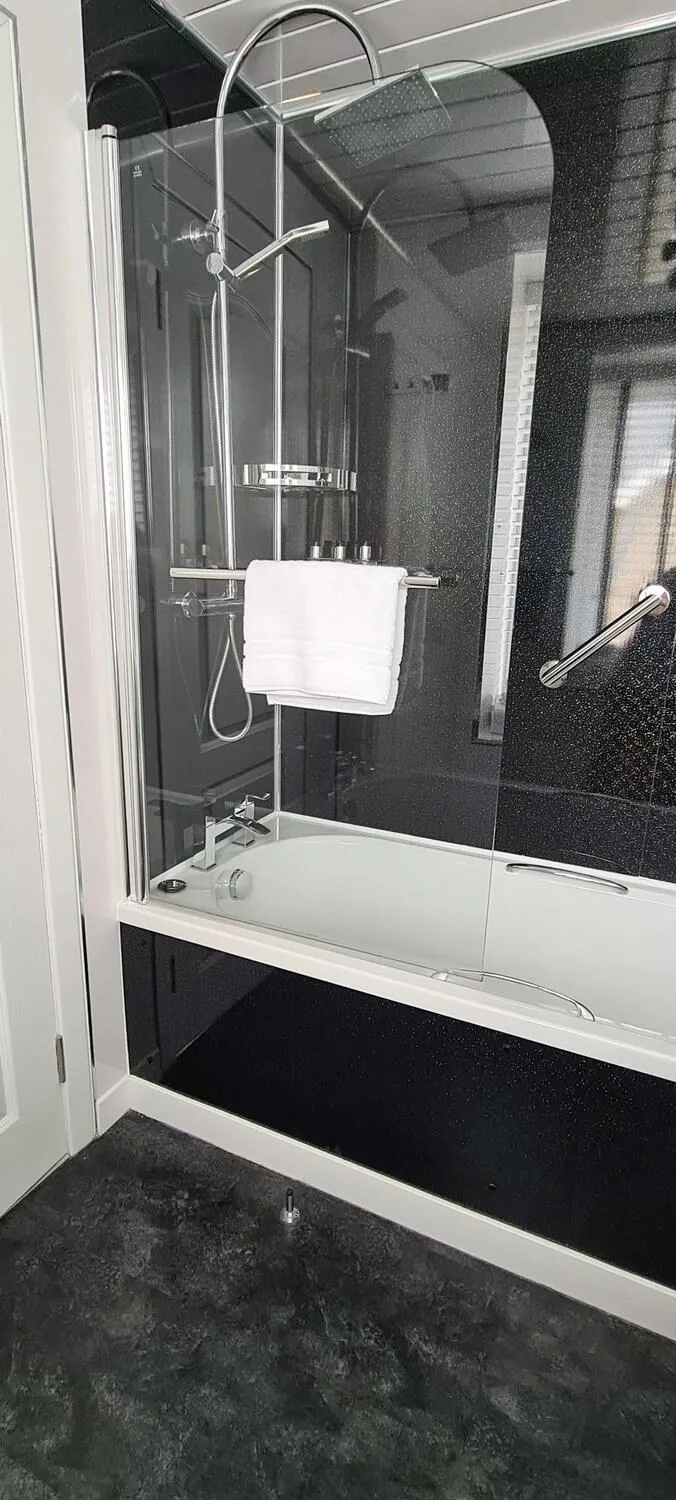 Bathroom in Cadillac Kustomz Guest House