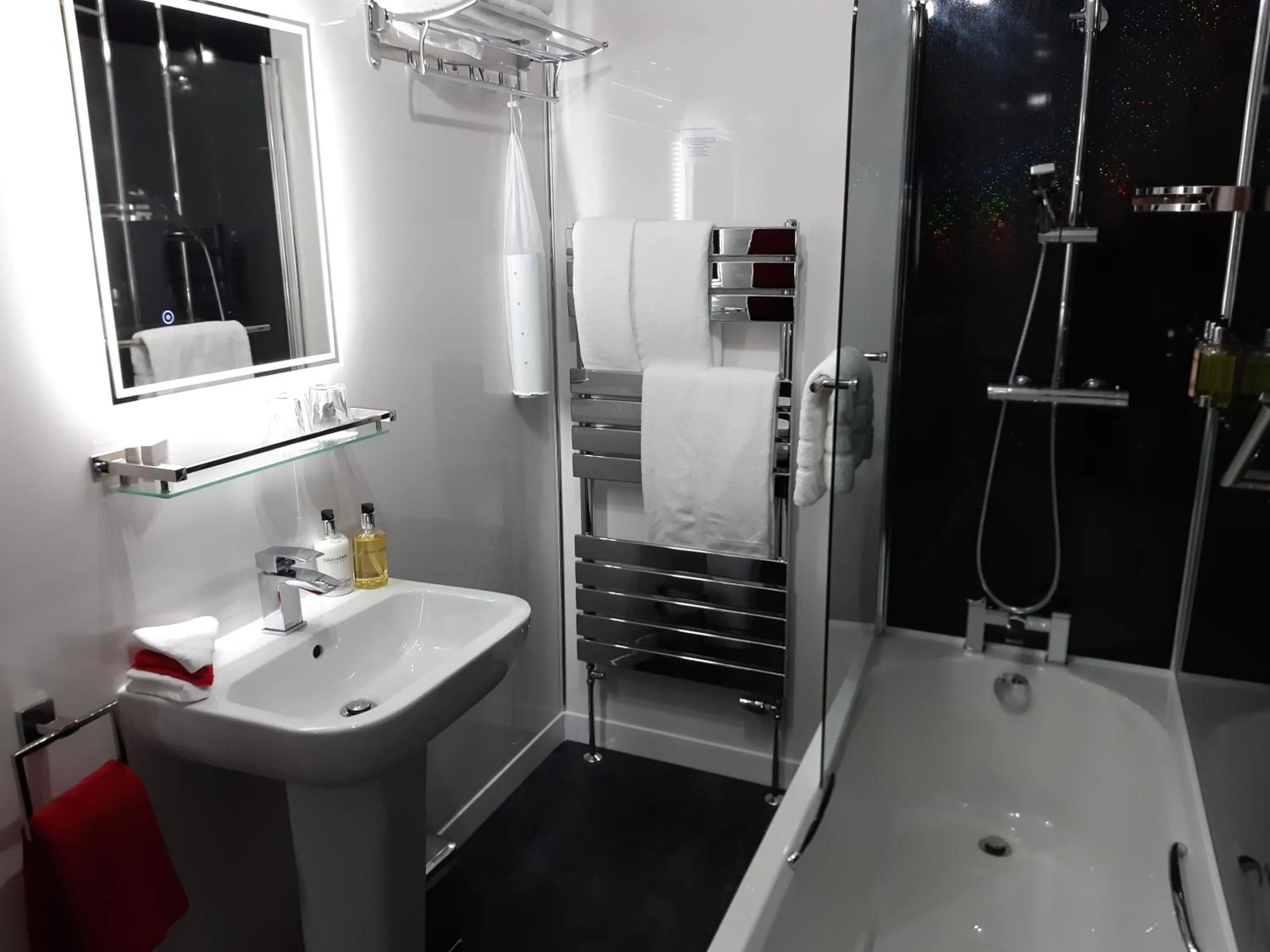 Bathroom in Cadillac Kustomz Guest House