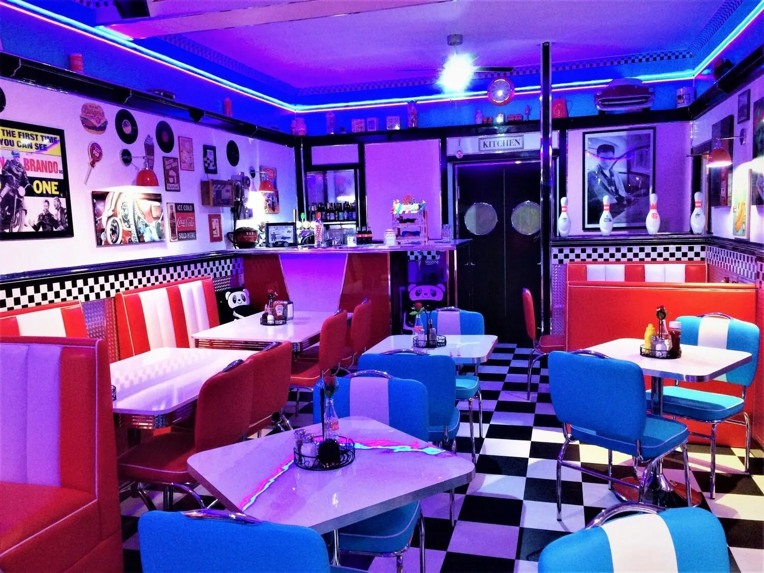 Restaurant/places to eat in Cadillac Kustomz Guest House