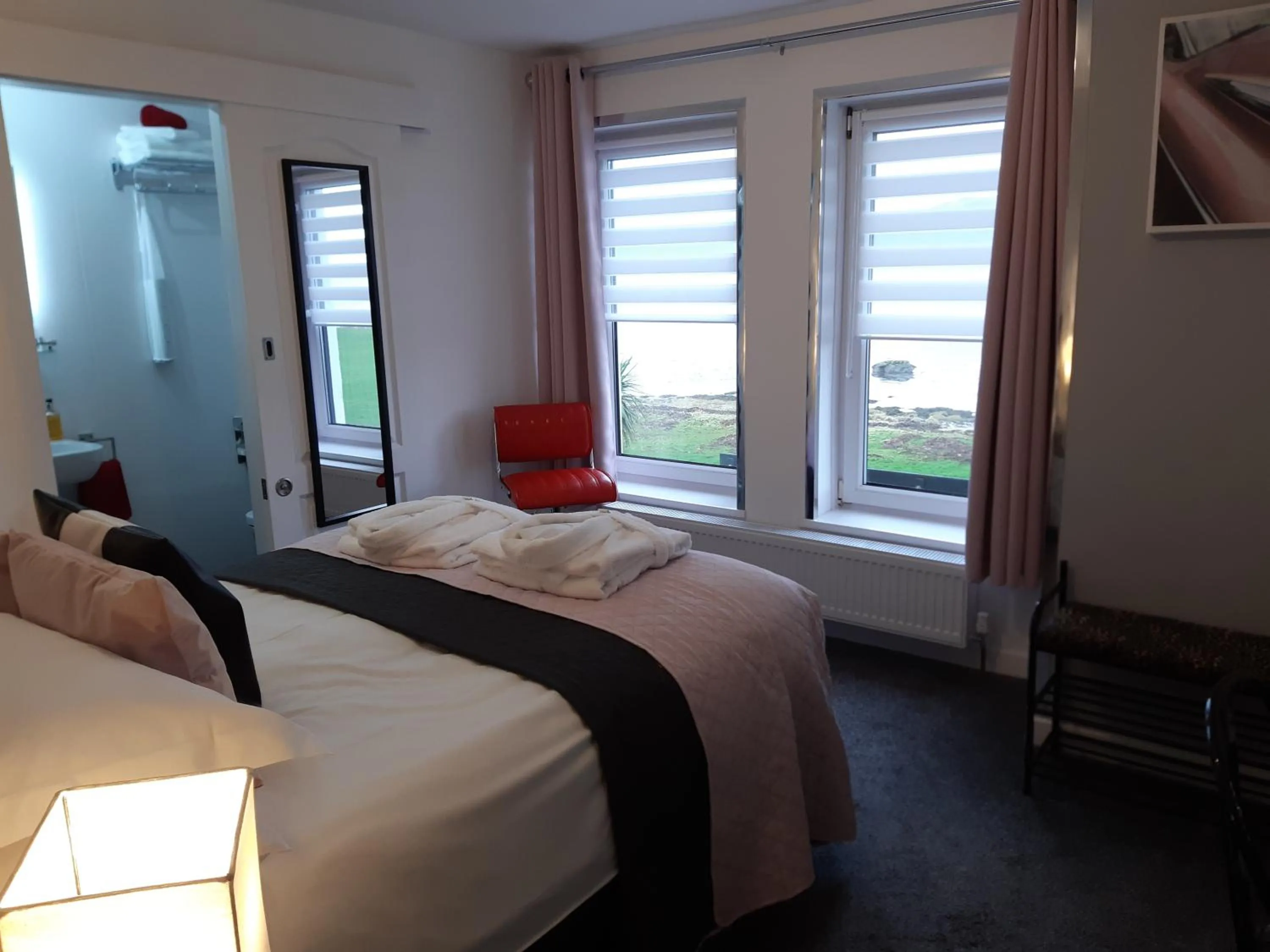 Bedroom, Bed in Cadillac Kustomz Guest House