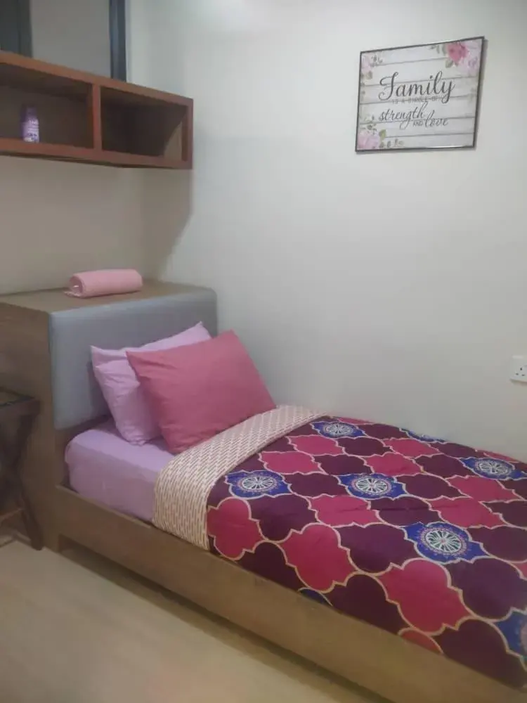 Bed in Timurbay Seafront byRomeoMike Bed in Timurbay Seafront byRomeoMike