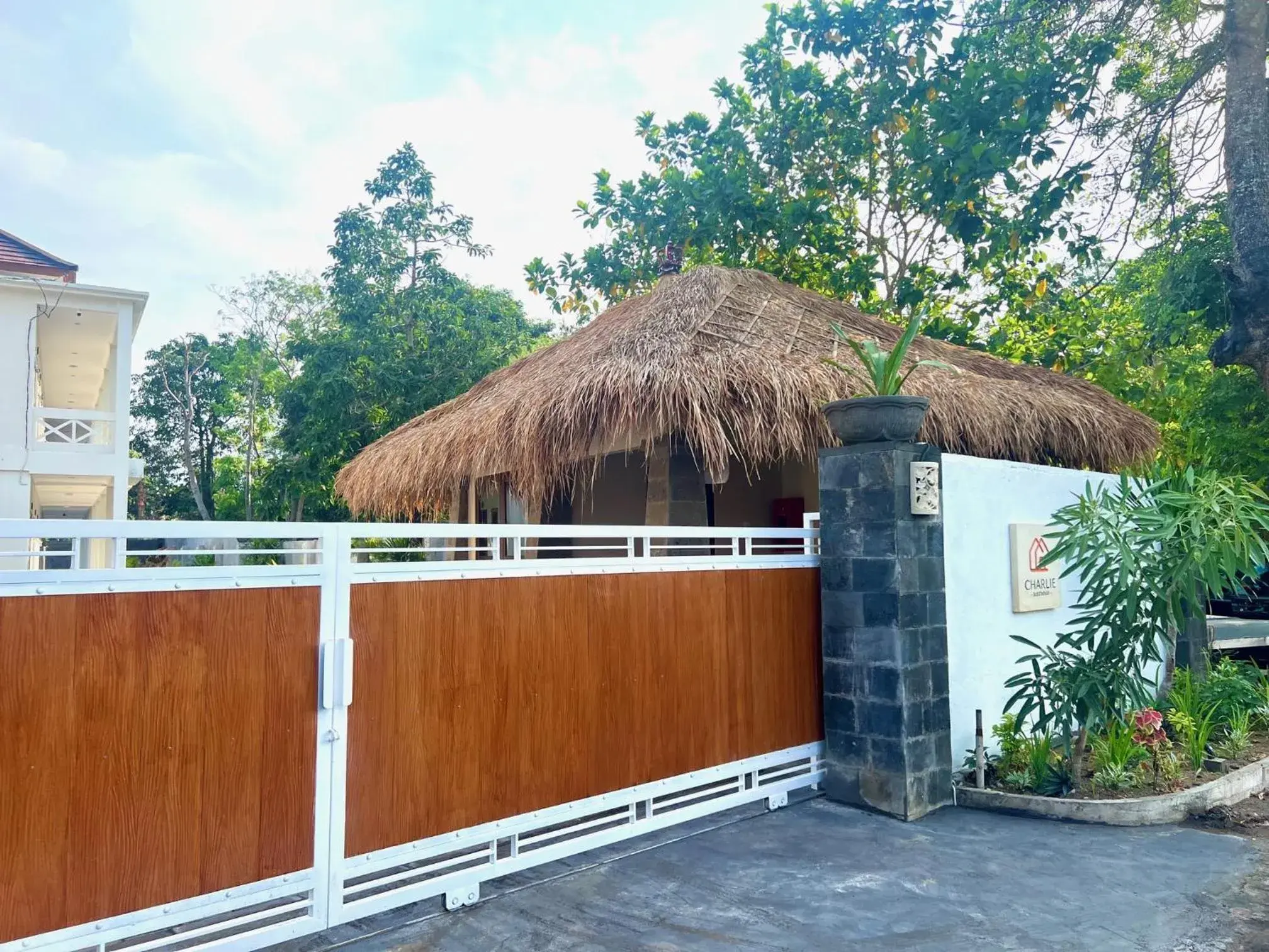 Property building in Charlie Guest House Property building in Charlie Guest House