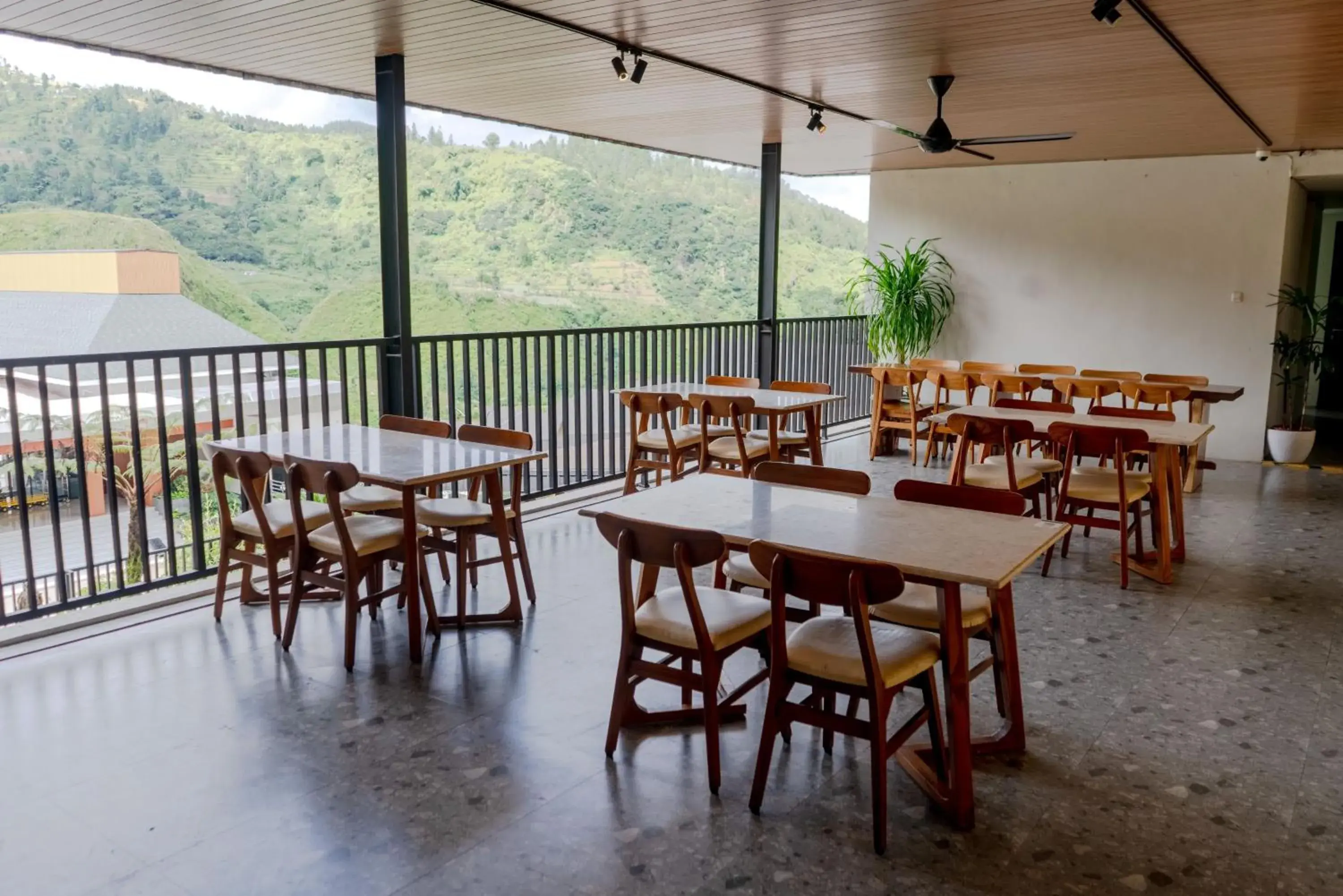 Restaurant/places to eat in Gulala Azana Hotel & Resort Guci Tegal Restaurant/places to eat in Gulala Azana Hotel & Resort Guci Tegal