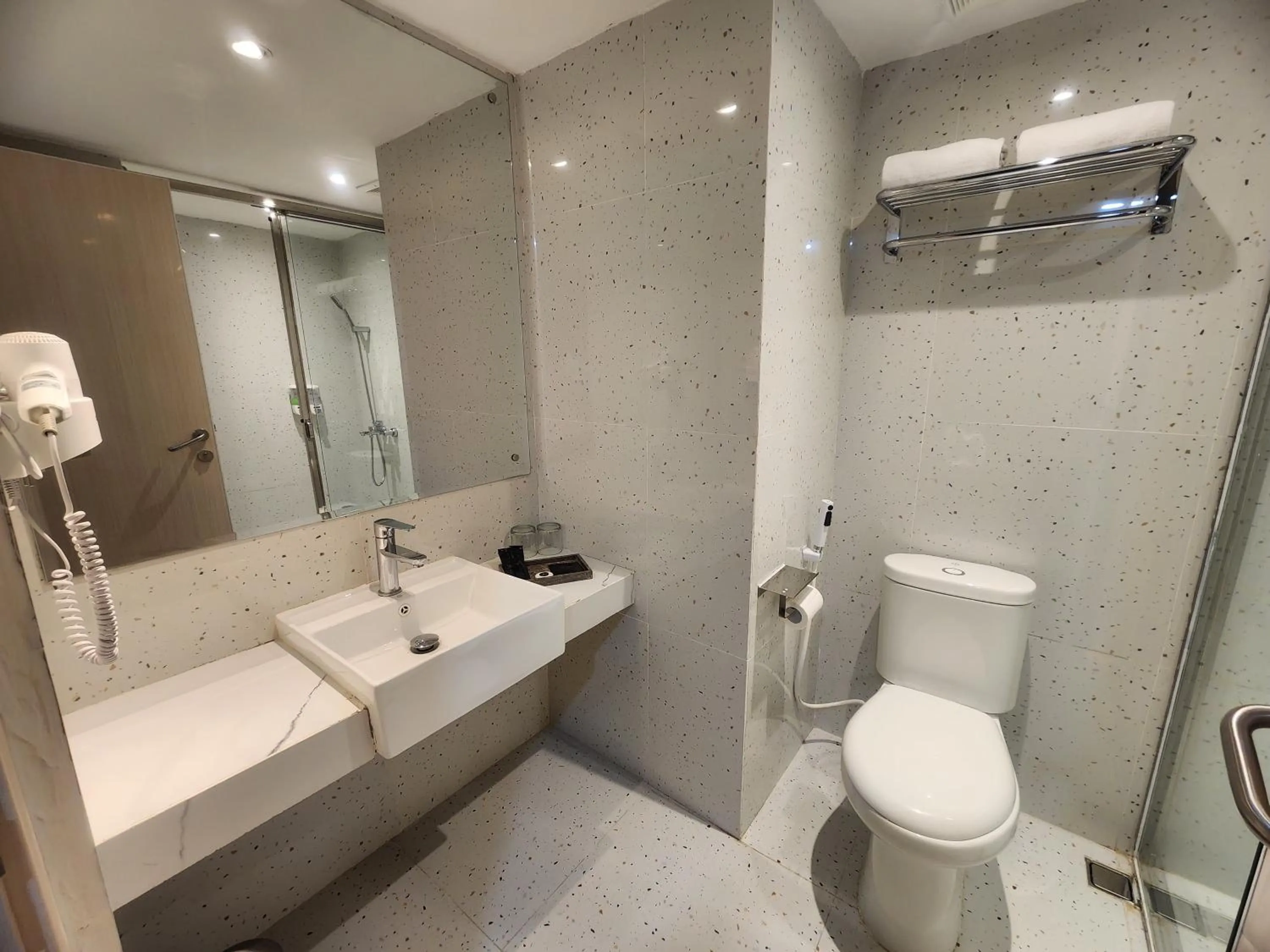 Toilet in Gulala Azana Hotel & Resort Guci Tegal