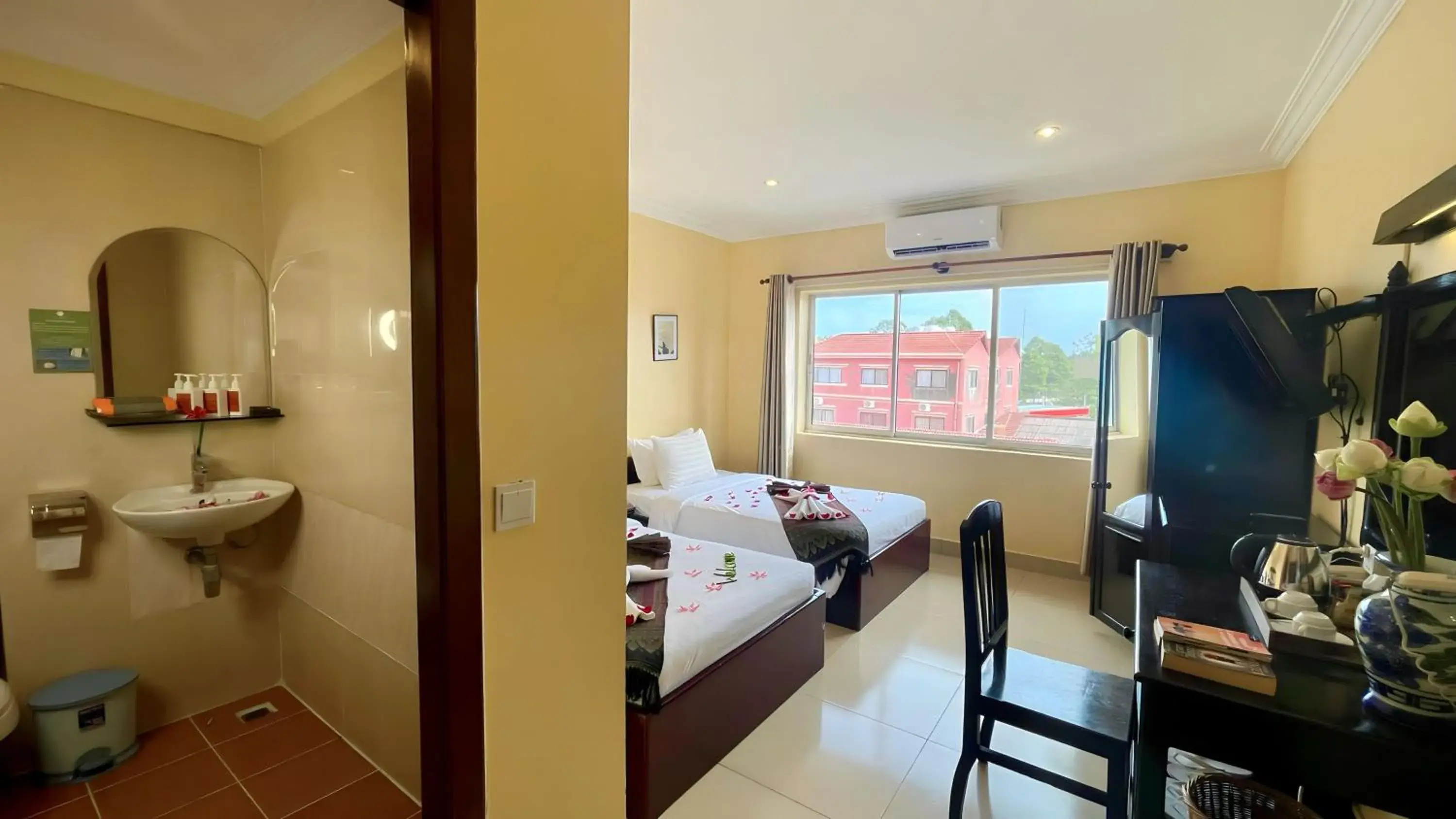 Photo of the whole room, Bed in Harmony Indochine d'Angkor Photo of the whole room, Bed in Harmony Indochine d'Angkor