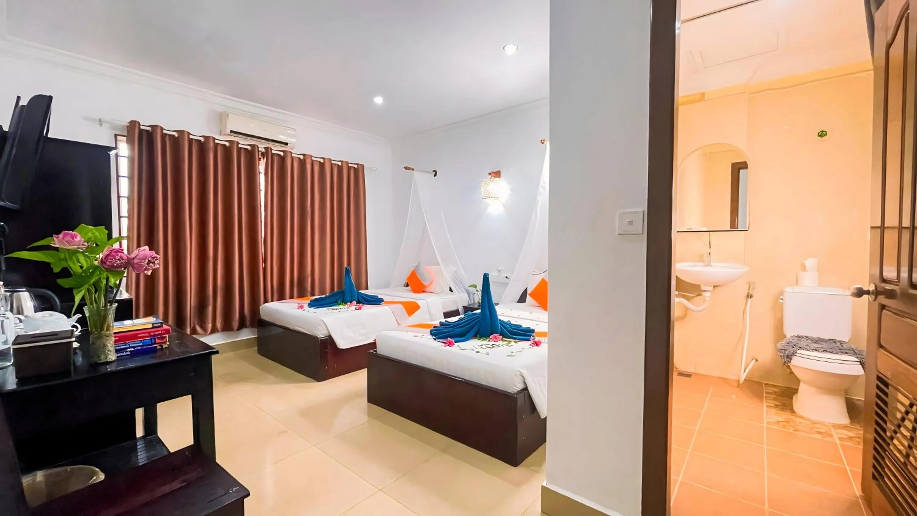 Bathroom, Bed in Harmony Indochine d'Angkor