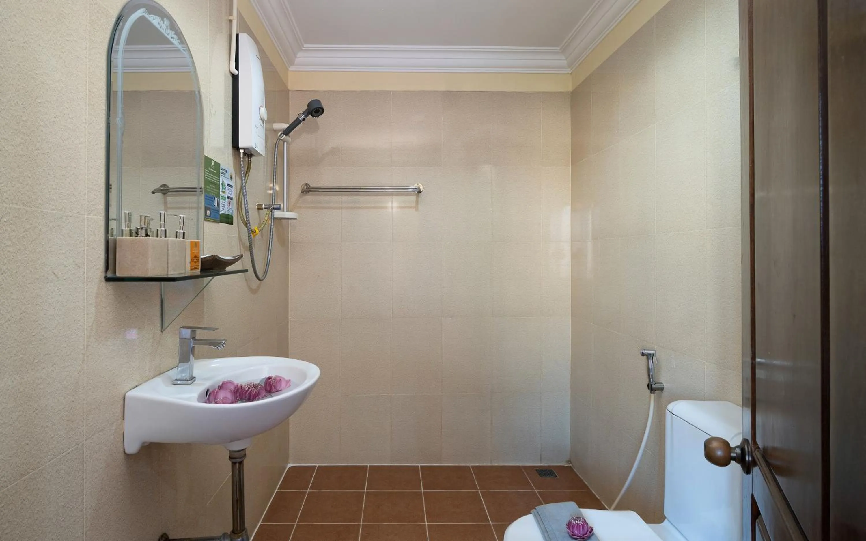 Shower in Harmony Indochine d'Angkor