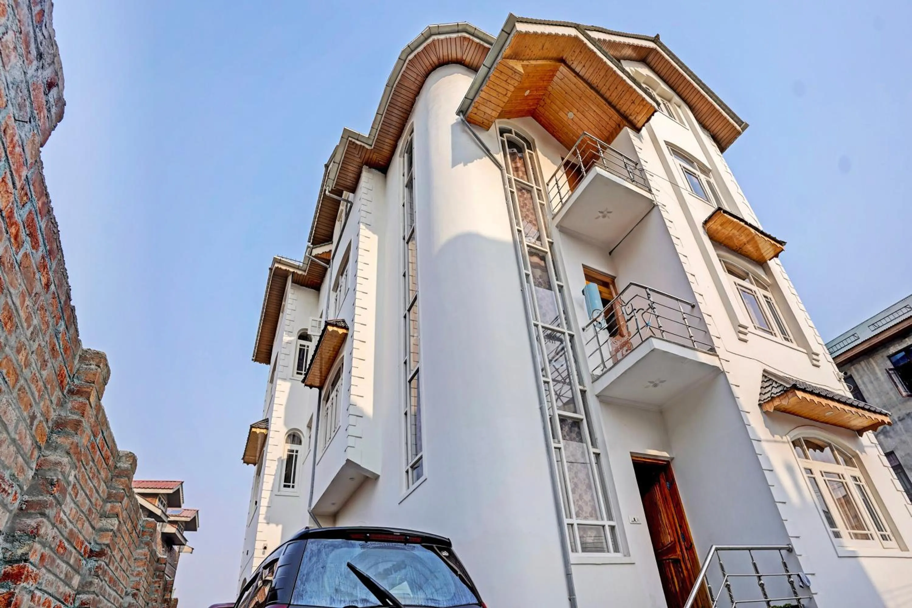 Facade/entrance in Hotel O Lit Homestay