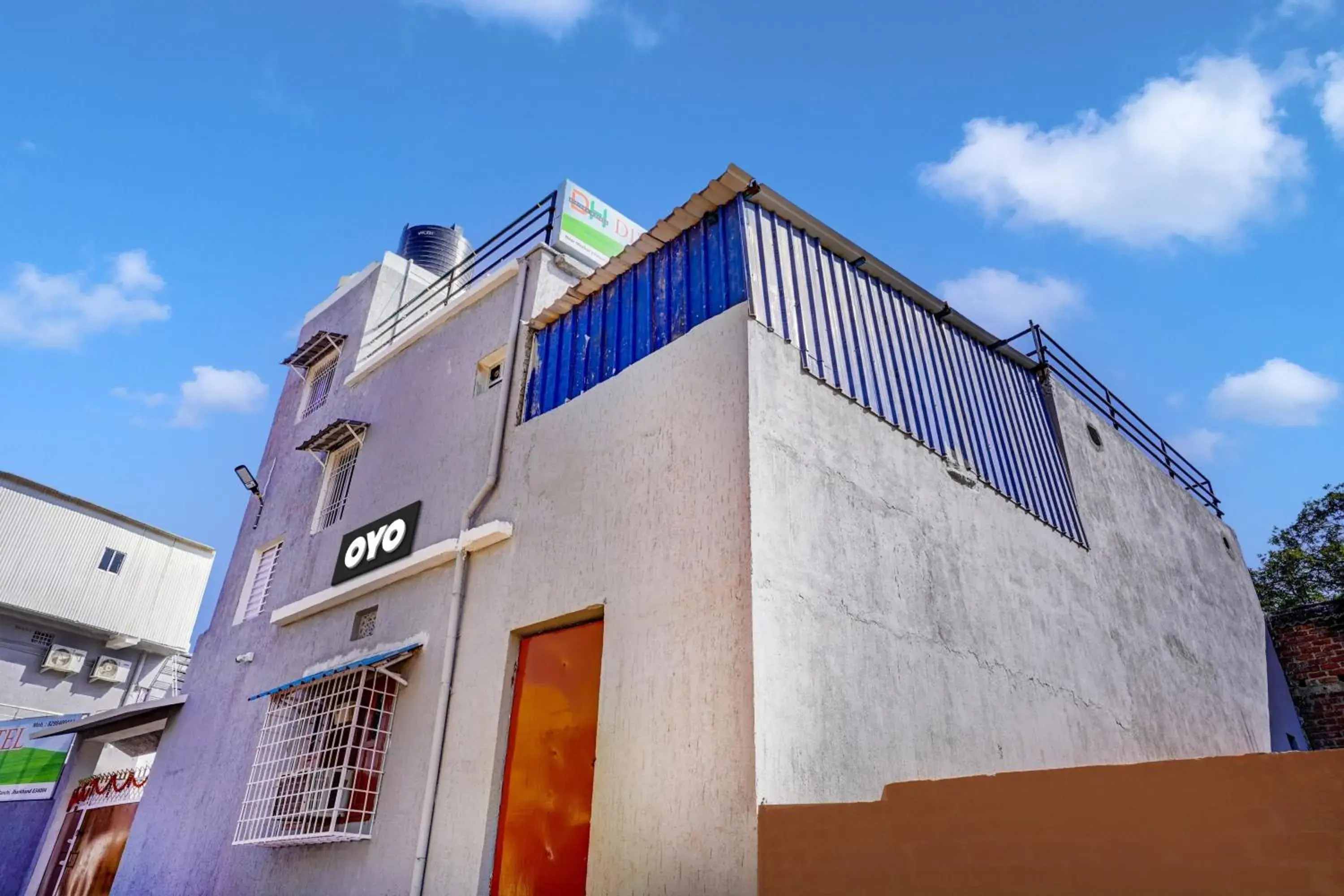 Facade/entrance in Super Collection O Oxygen Facade/entrance in Super Collection O Oxygen