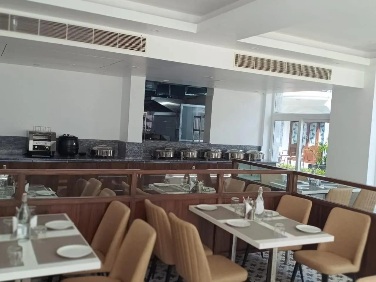 Restaurant/places to eat in Le MIAMI RESORT