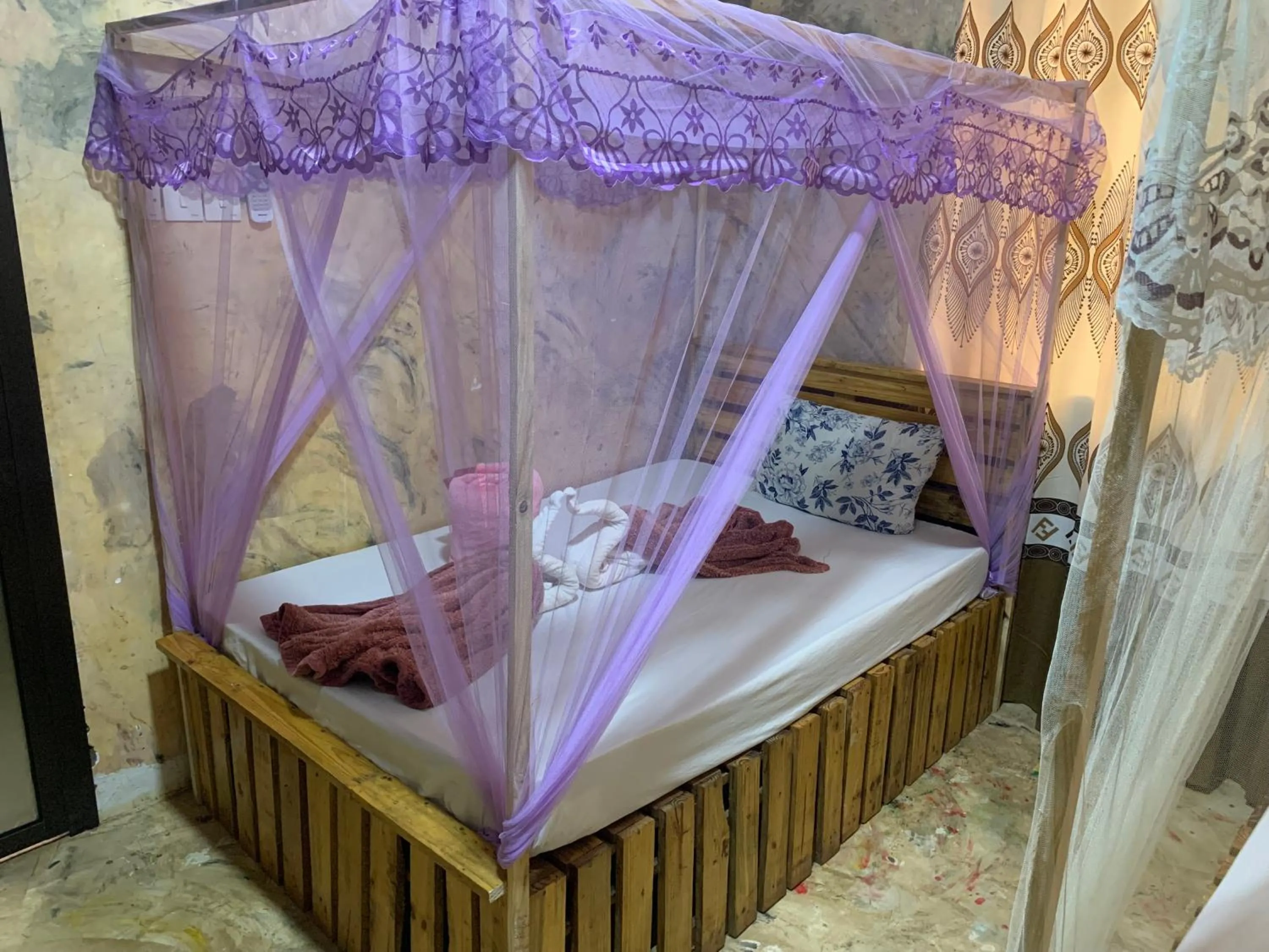 room service, Bed in Kilibase Hotel