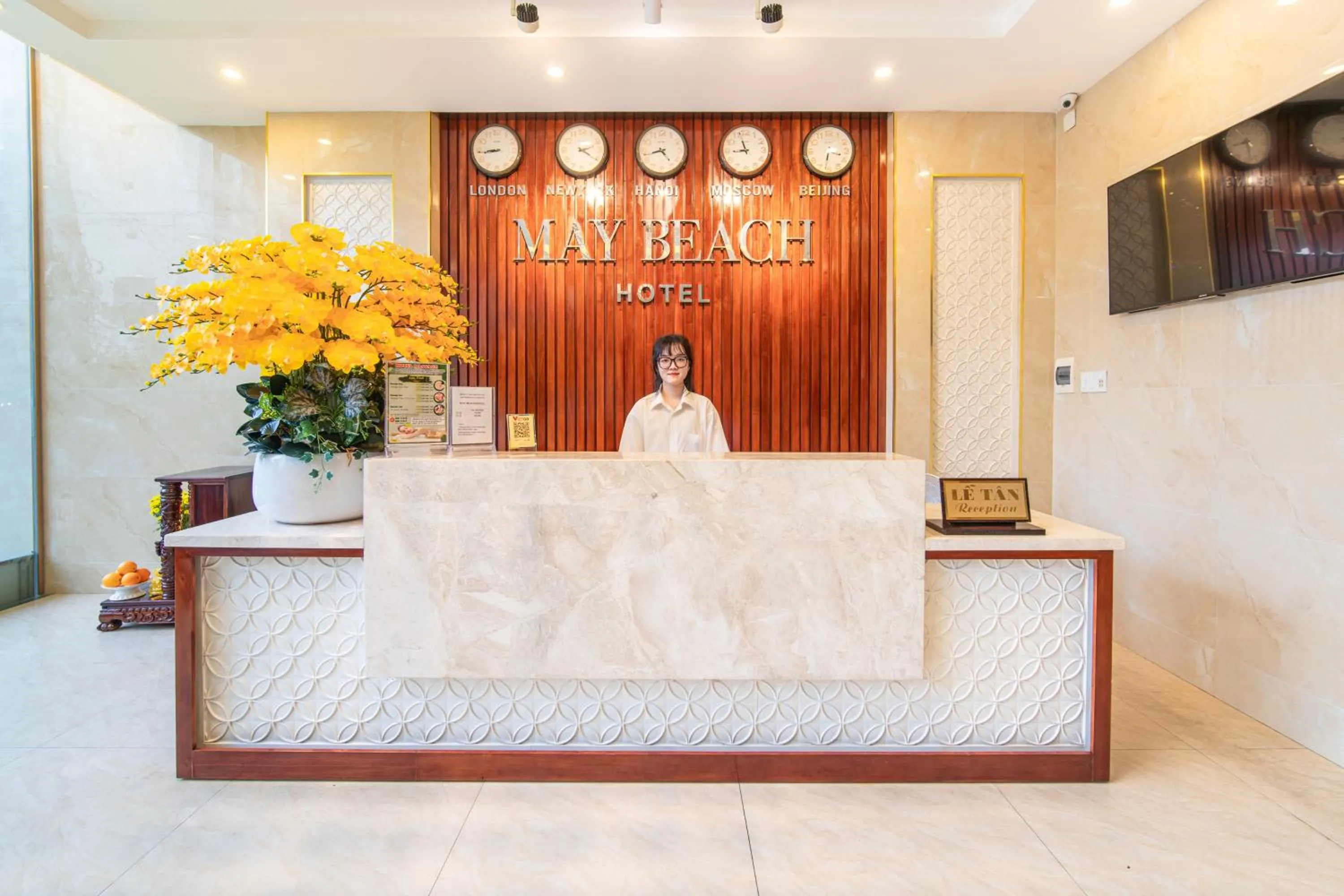 TV and multimedia in May Beach Hotel