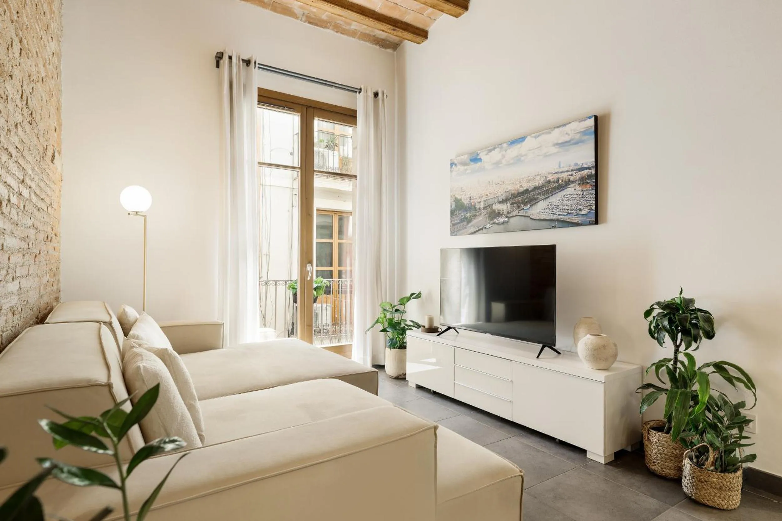 Communal lounge/ TV room in Ola Living MACBA