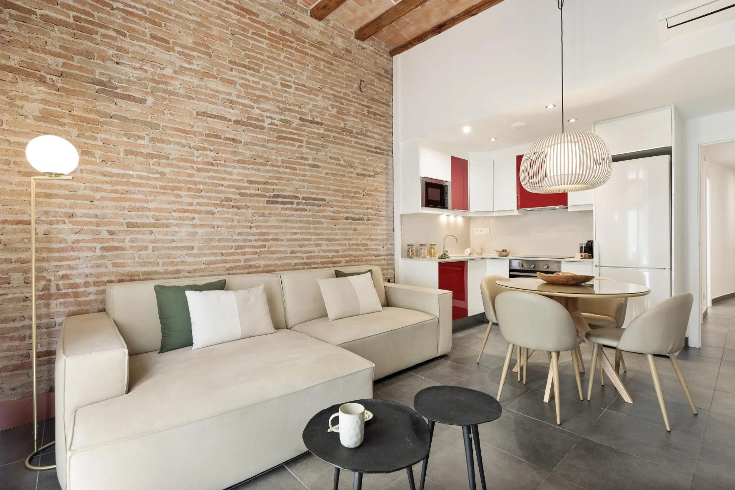 Dining area in Ola Living MACBA