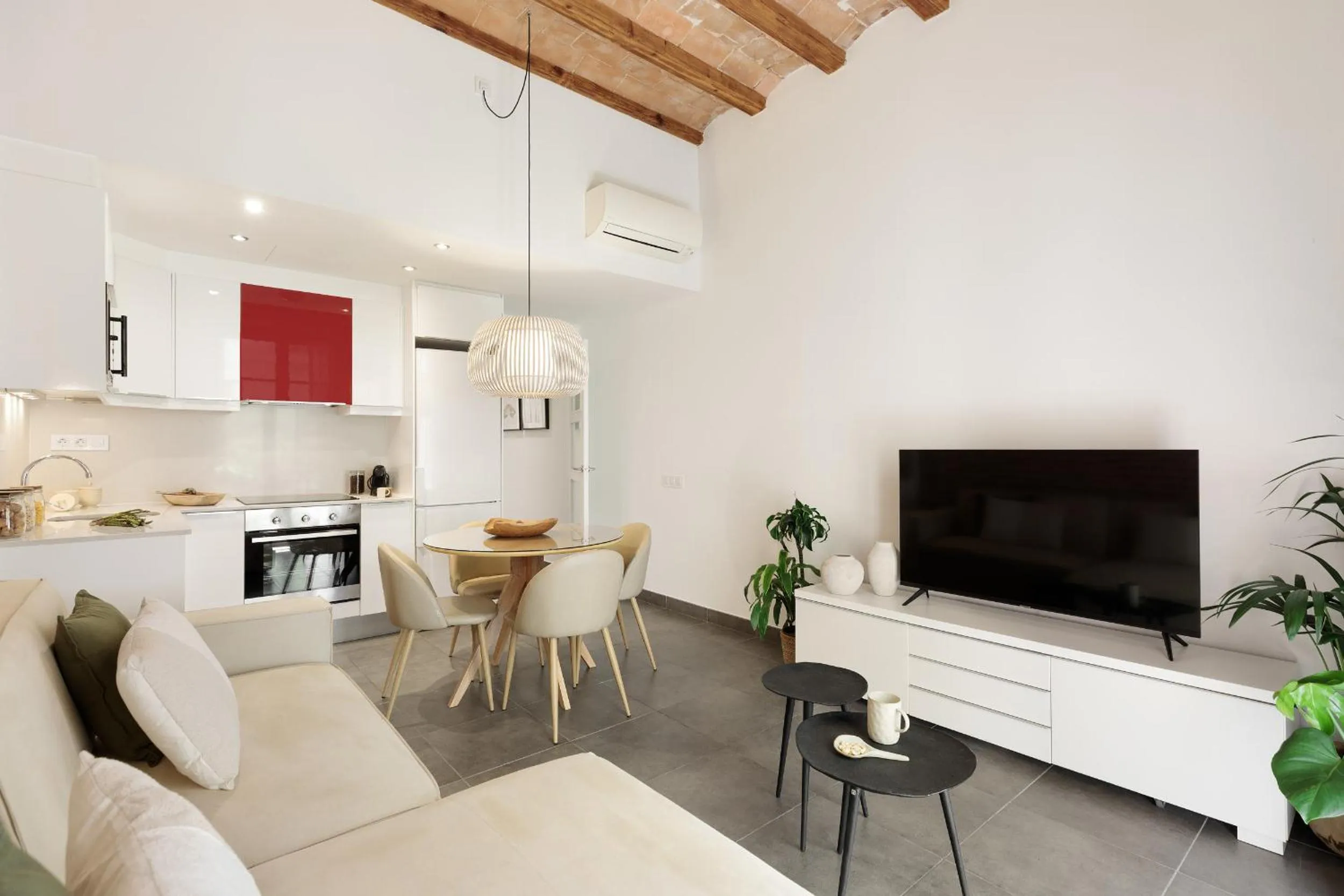 Dining area in Ola Living MACBA