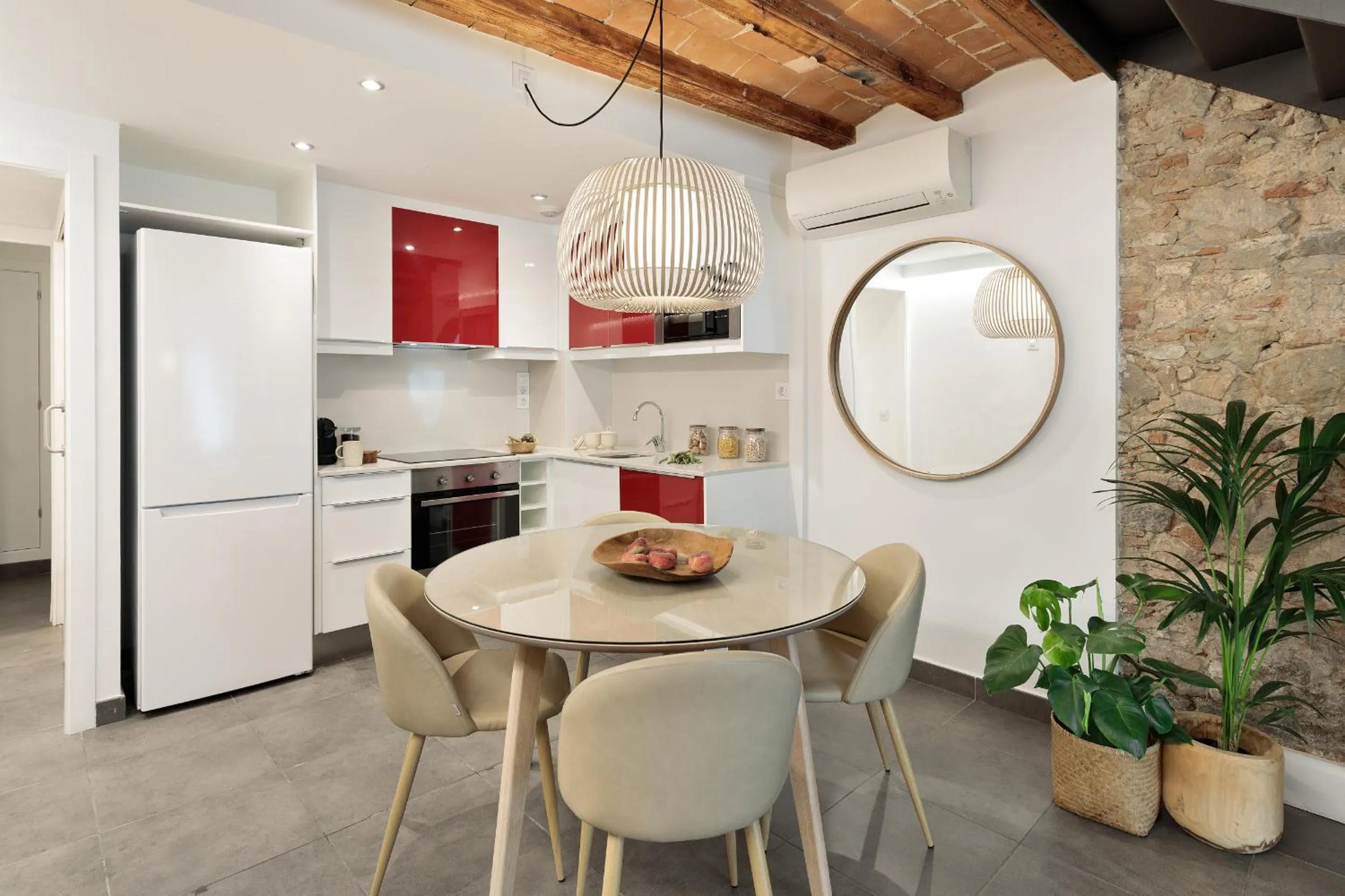 Dining area in Ola Living MACBA