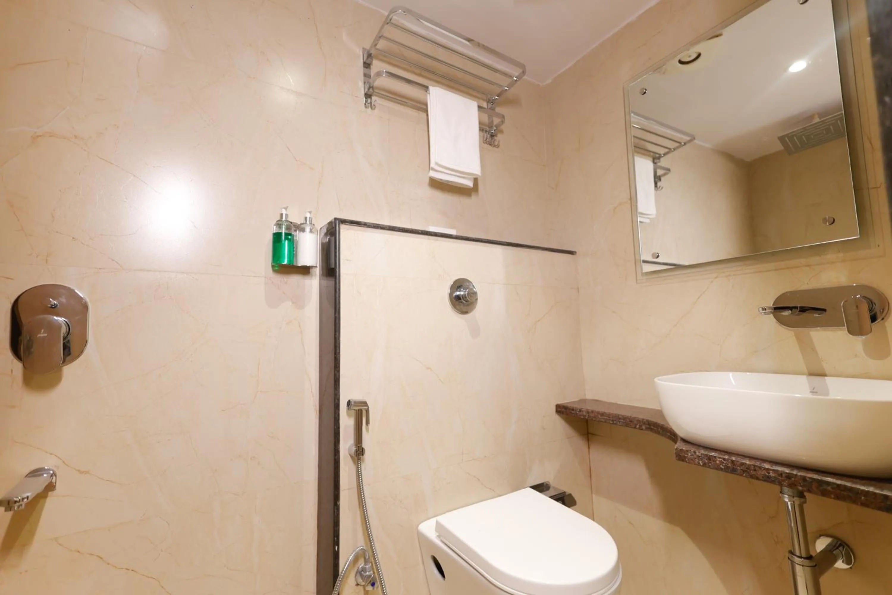 Bathroom in Hotel Sarc Inn