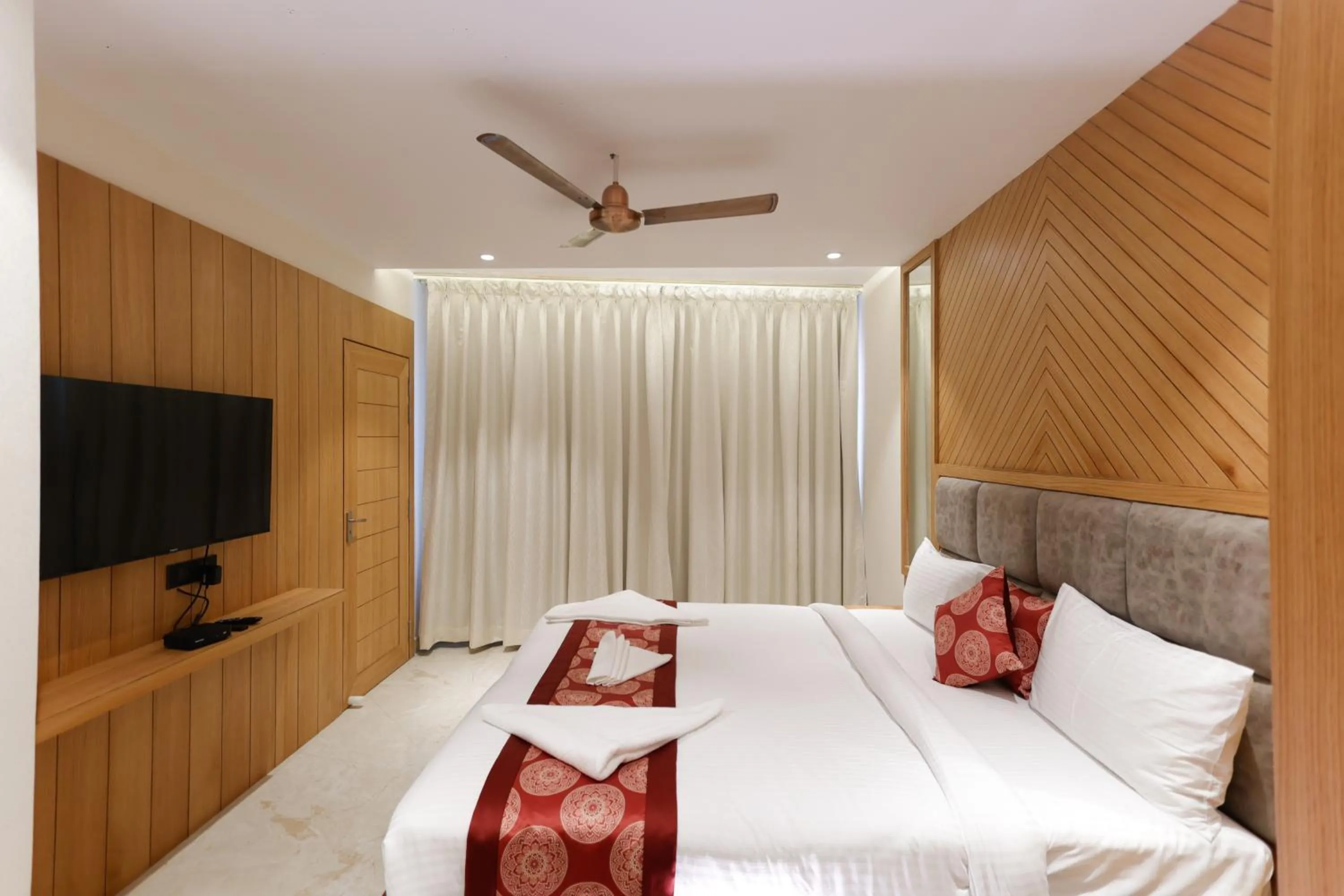 Bed in Hotel Sarc Inn