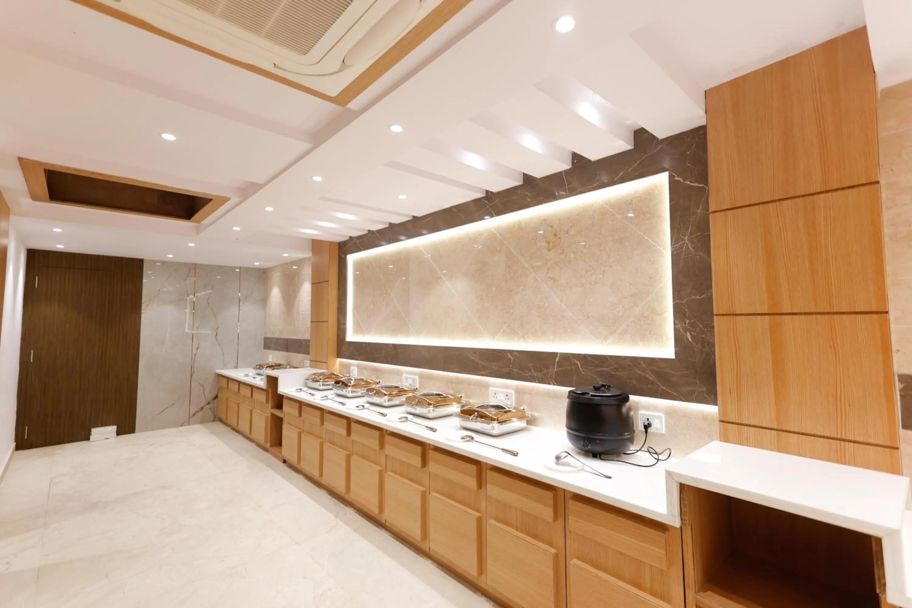 Food and drinks in Hotel Sarc Inn