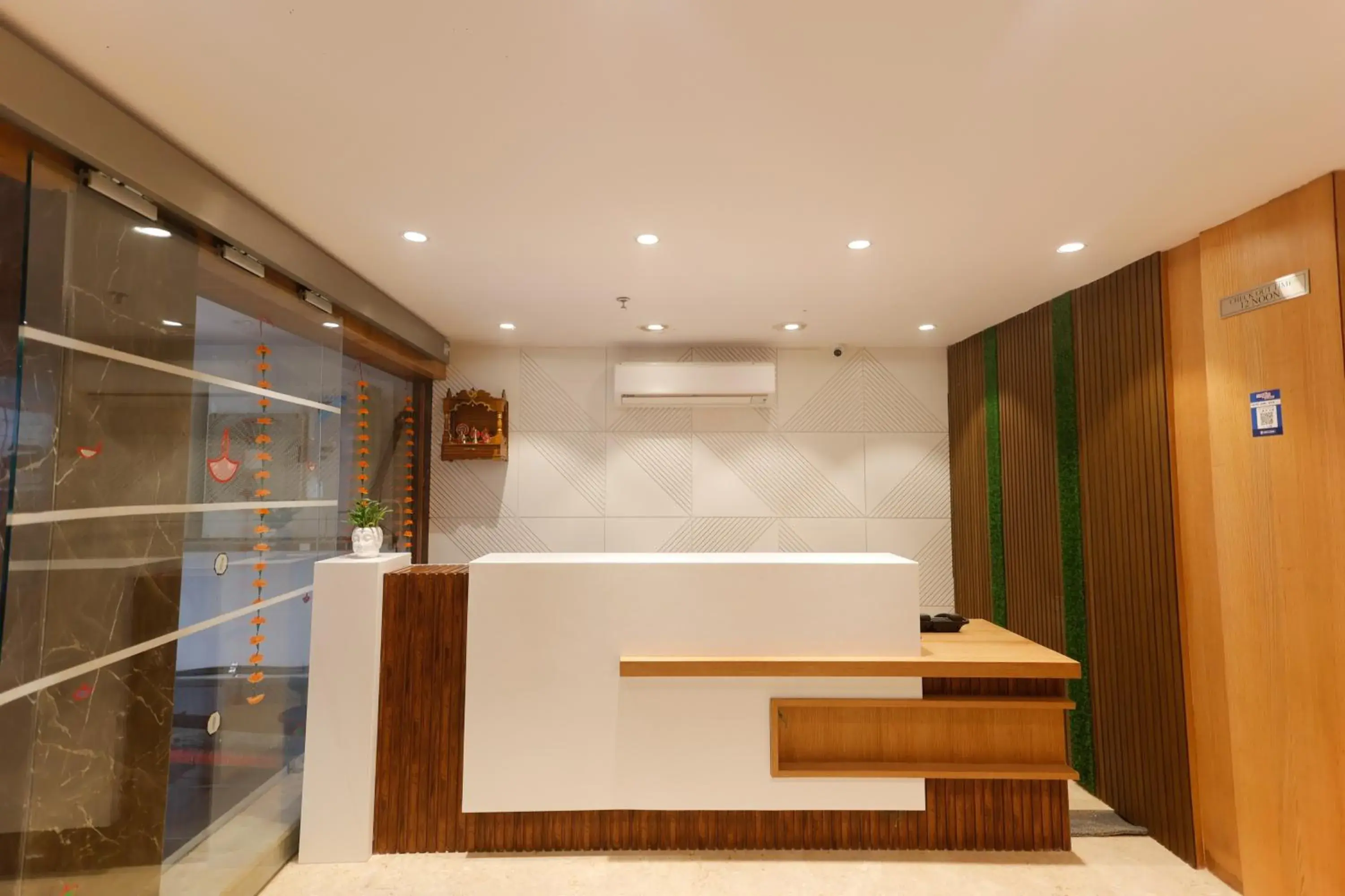 Lobby or reception in Hotel Sarc Inn Lobby or reception in Hotel Sarc Inn