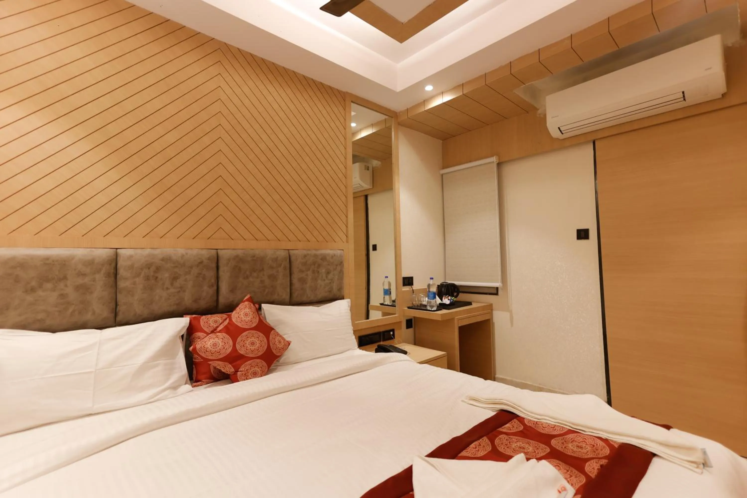 Bed in Hotel Sarc Inn