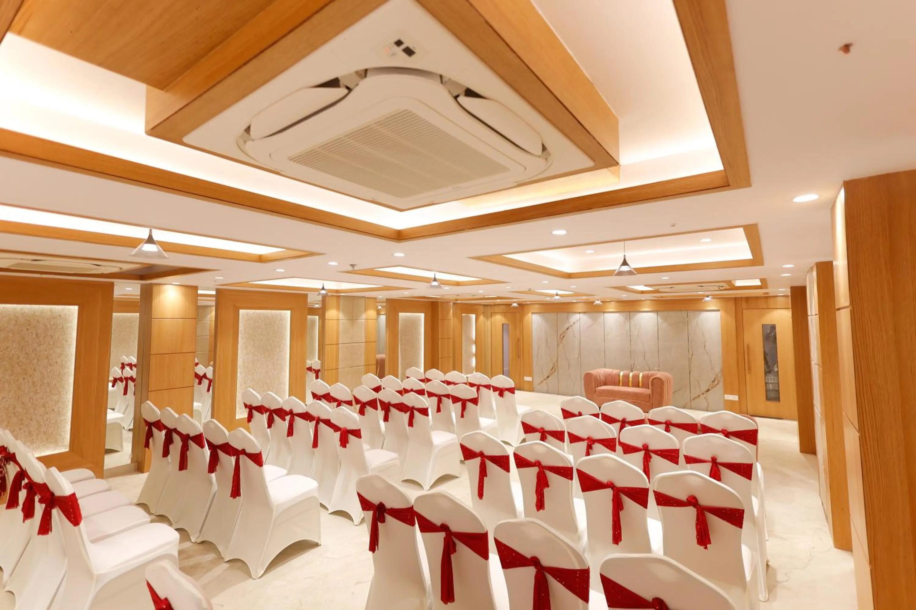 Banquet/Function facilities in Hotel Sarc Inn