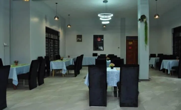 Restaurant/places to eat in HOTEL ZEPTAN