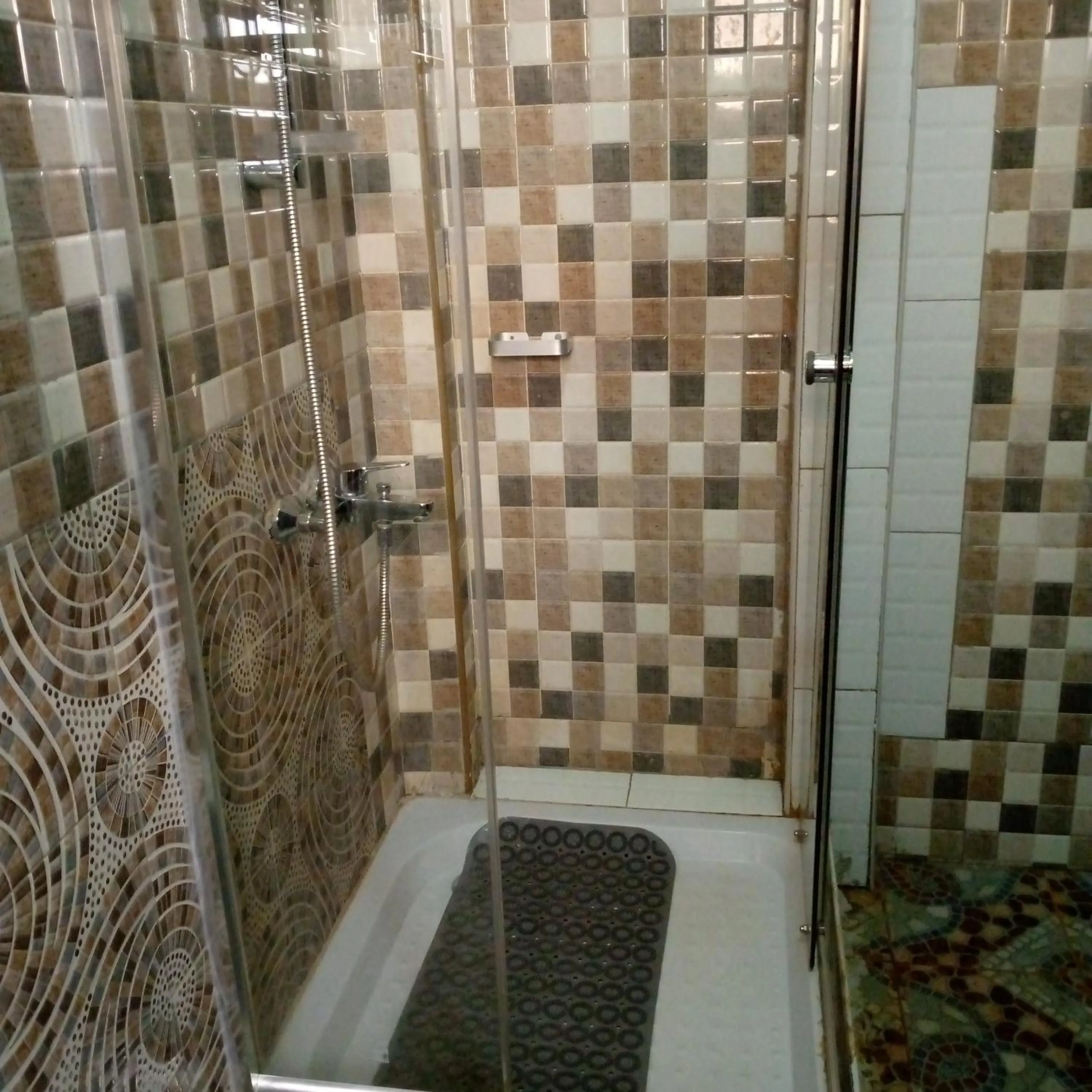 Shower in HOTEL ZEPTAN