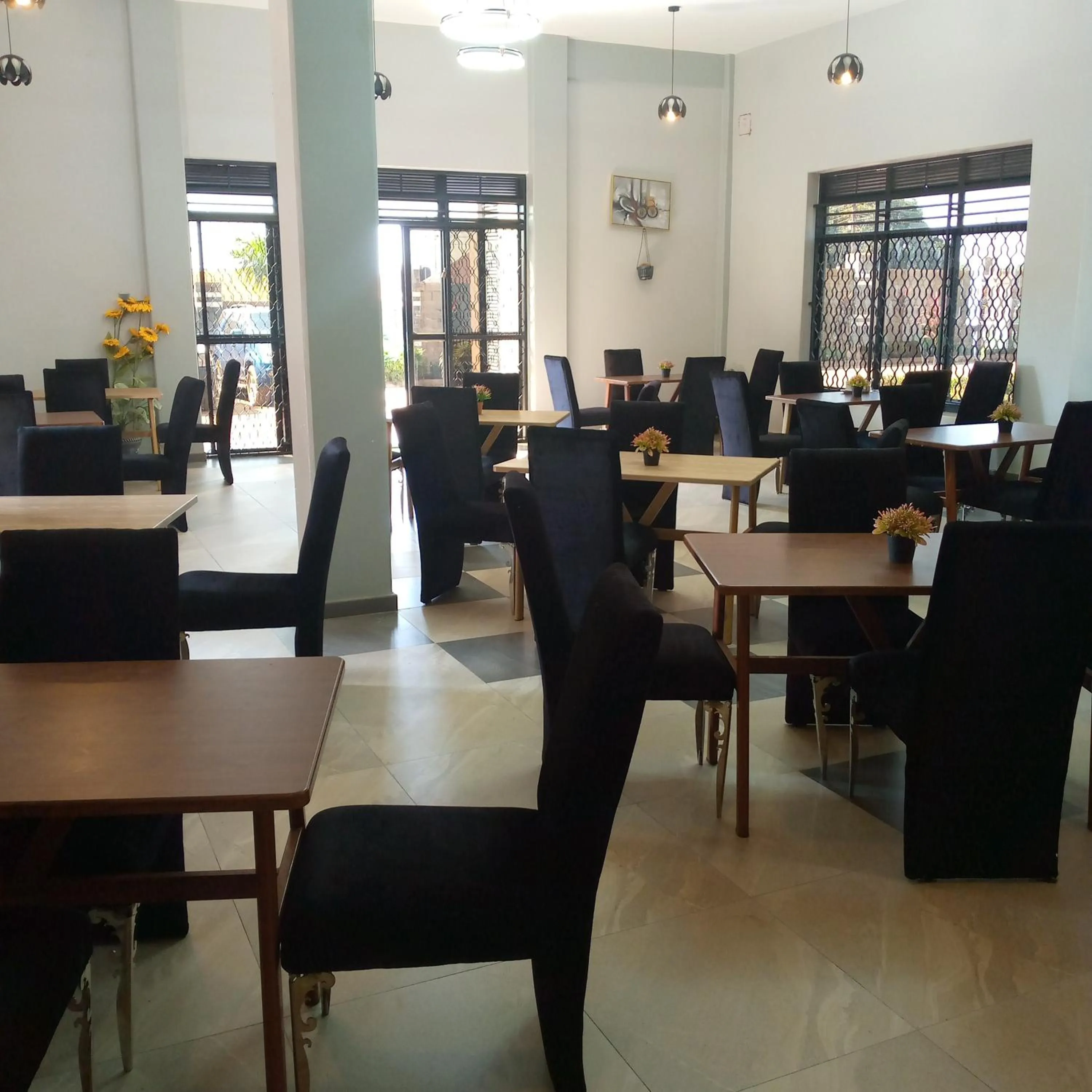 Restaurant/places to eat in HOTEL ZEPTAN