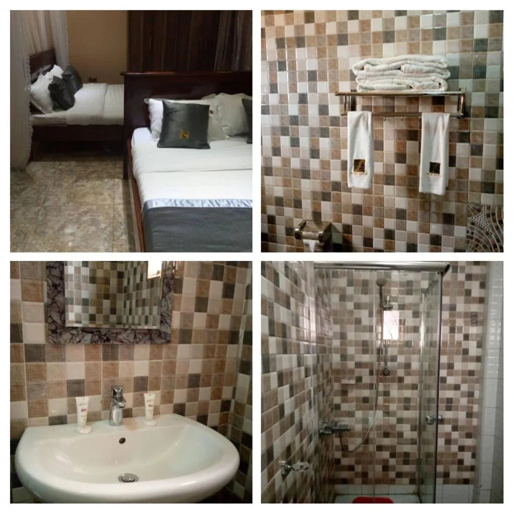 Shower in HOTEL ZEPTAN