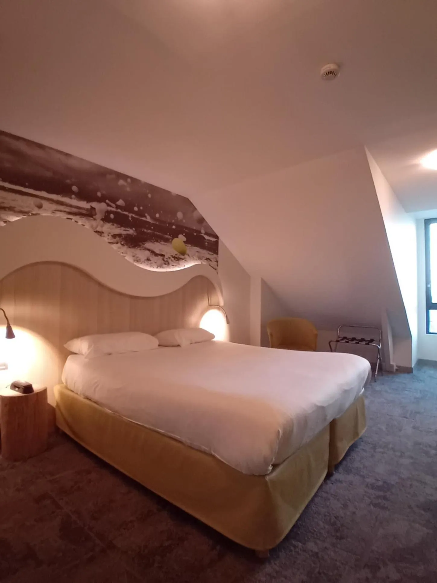 Property building, Bed in ibis Styles Saint Malo Port