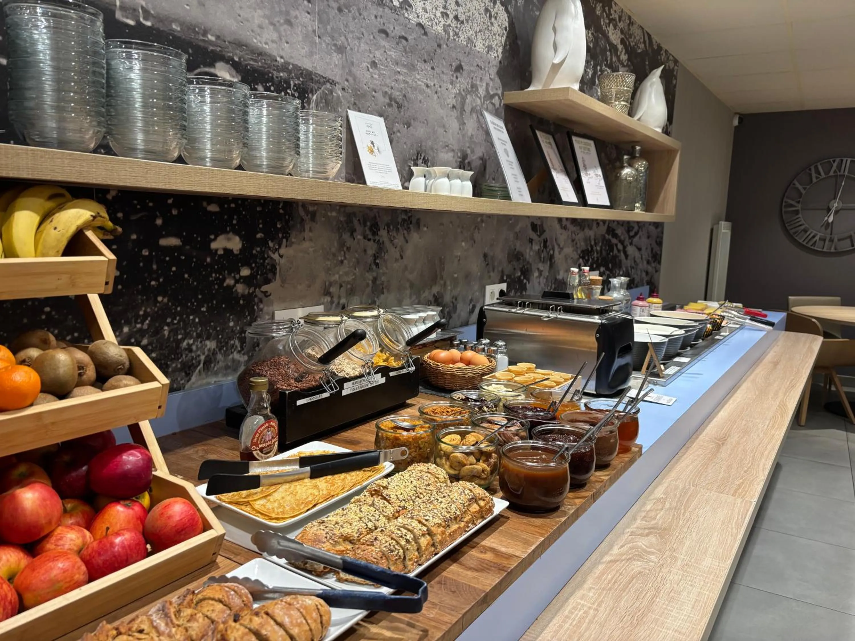 Breakfast in ibis Styles Saint Malo Port