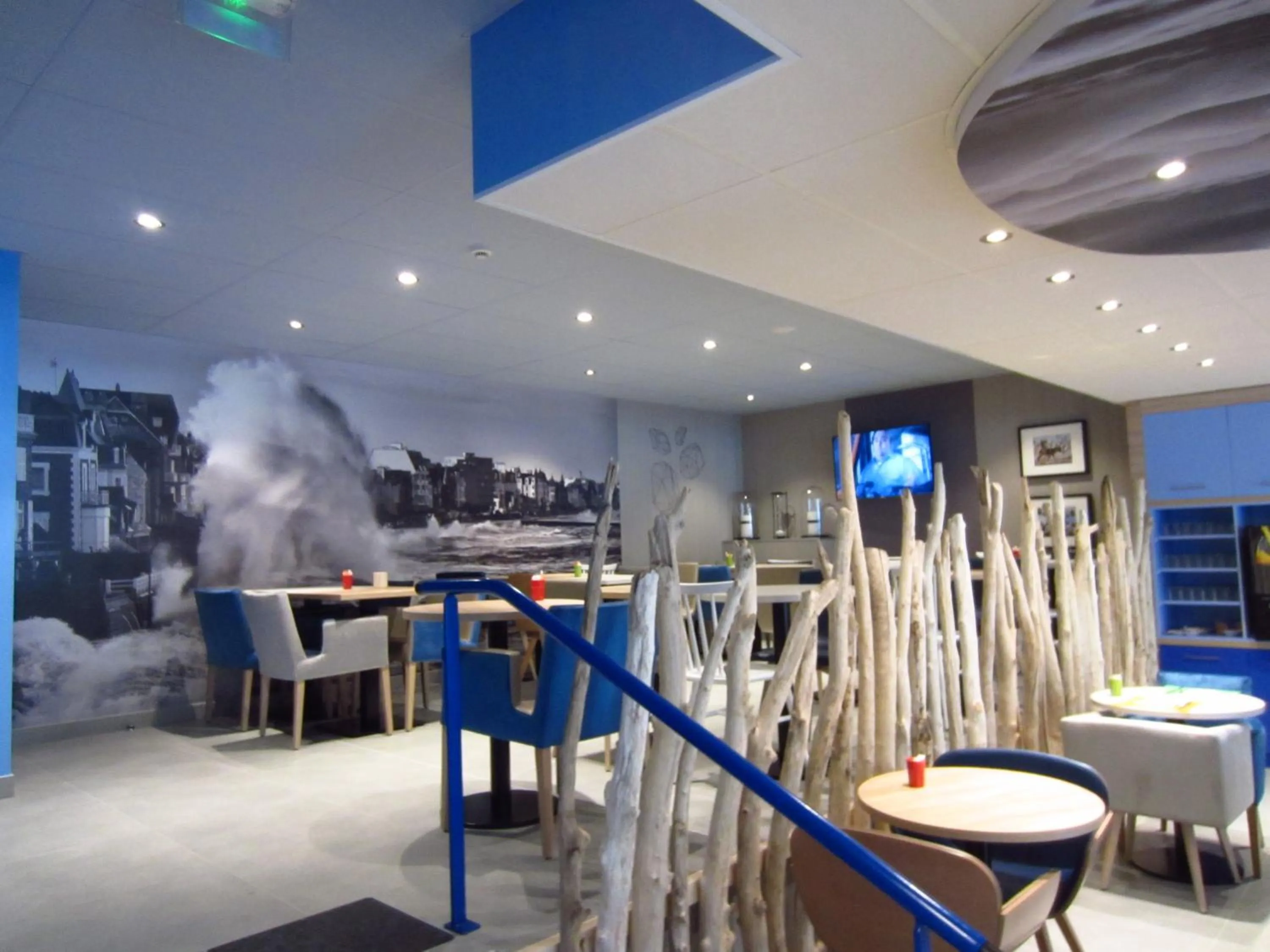 Restaurant/places to eat in ibis Styles Saint Malo Port