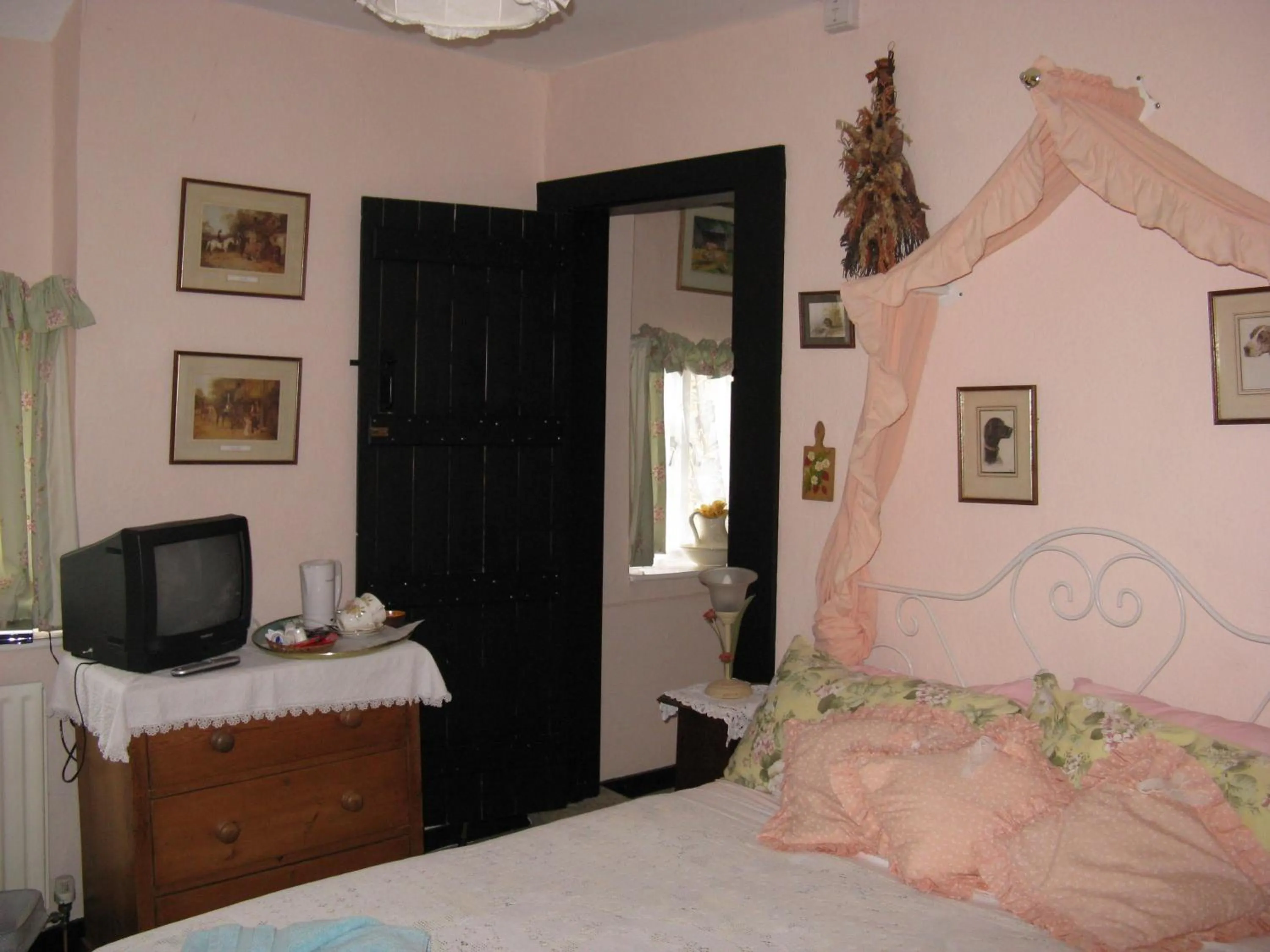 Day, Bed in East Farm House B&B